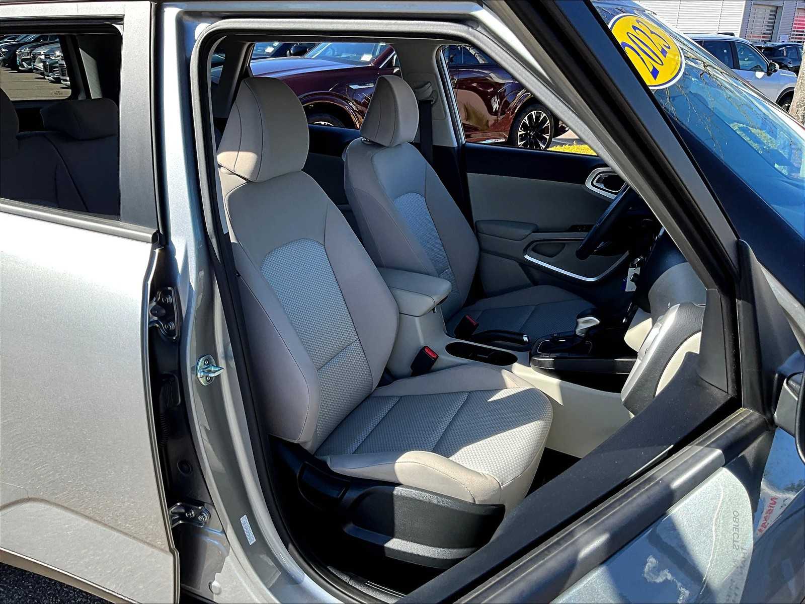 2023 Kia Soul LX - Photo 11