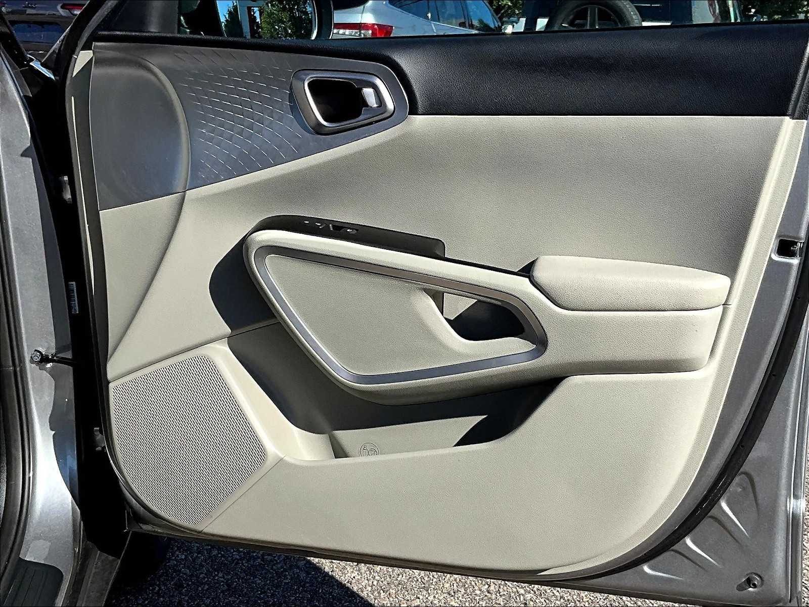 2023 Kia Soul LX - Photo 12
