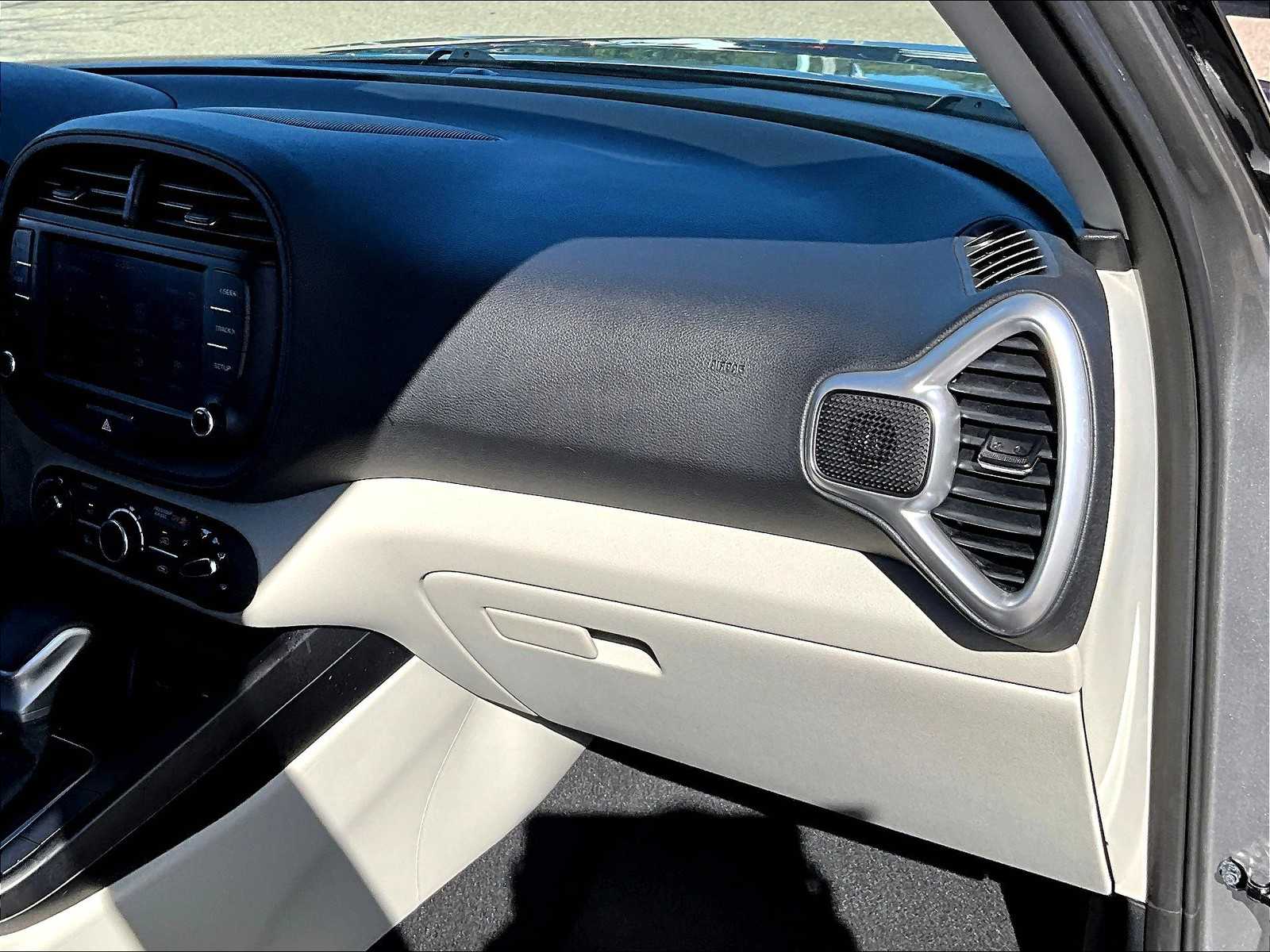 2023 Kia Soul LX - Photo 13