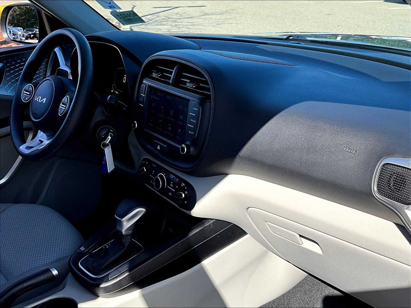 2023 Kia Soul LX - Photo 14