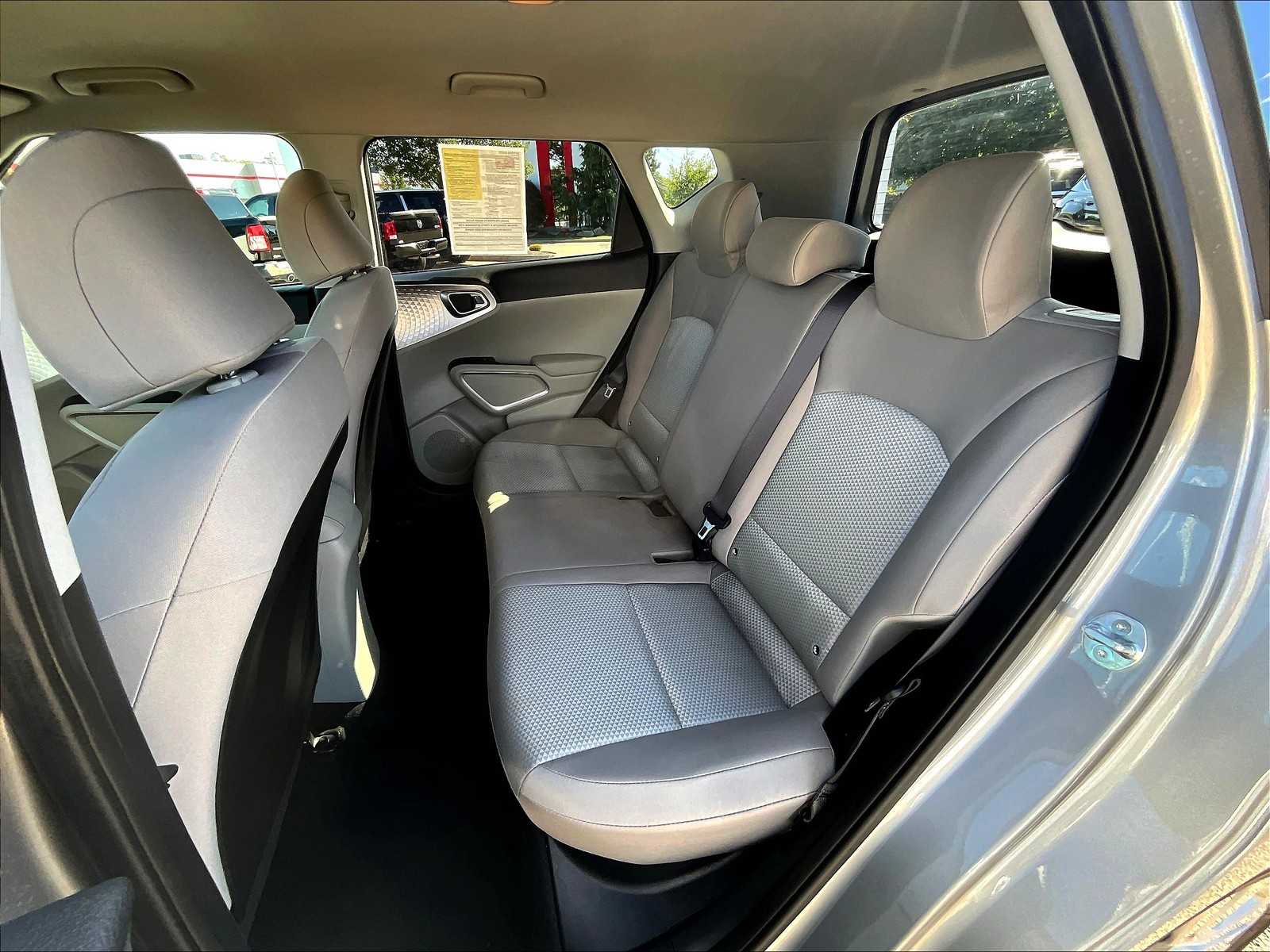 2023 Kia Soul LX - Photo 15