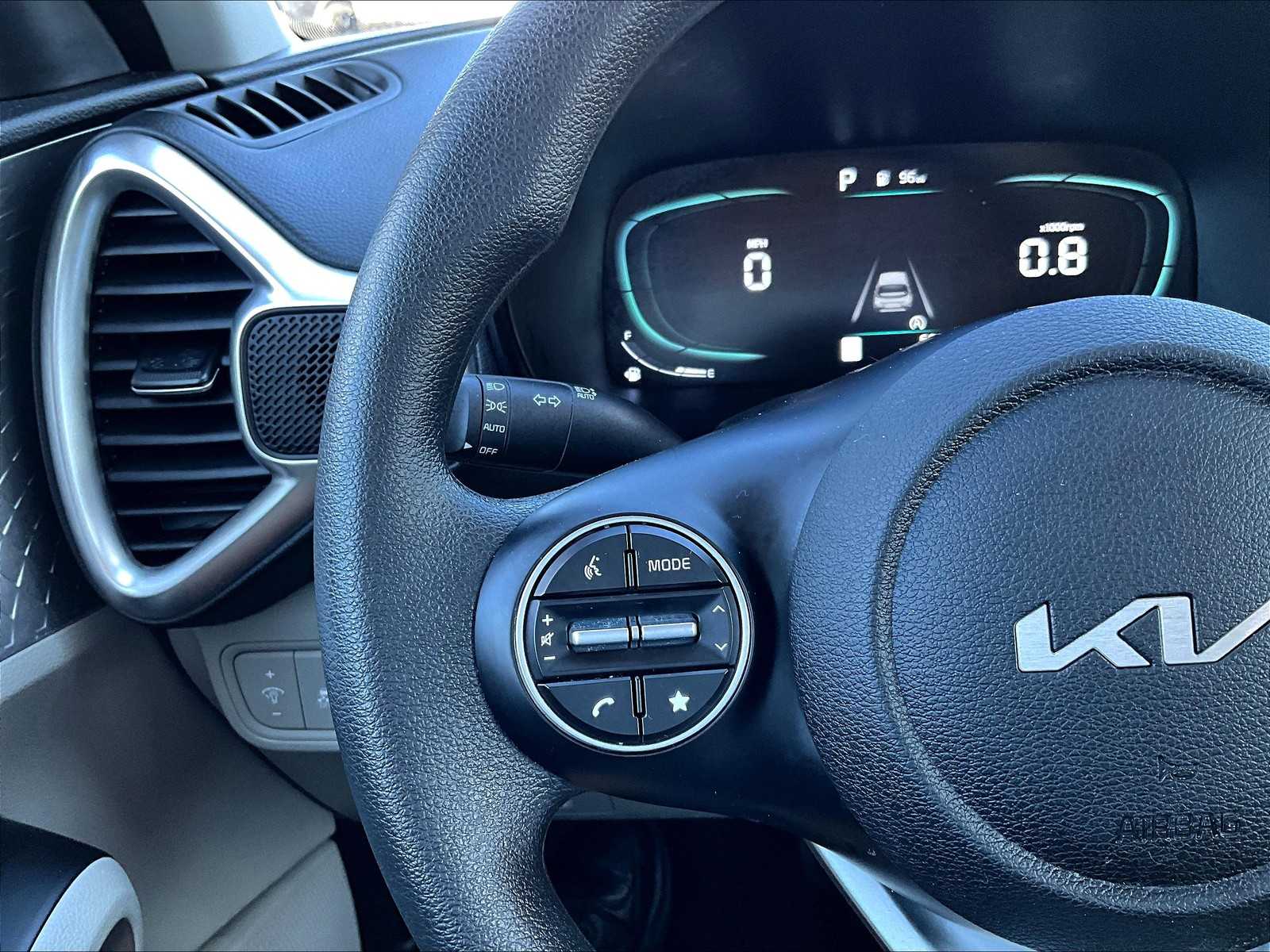 2023 Kia Soul LX - Photo 22