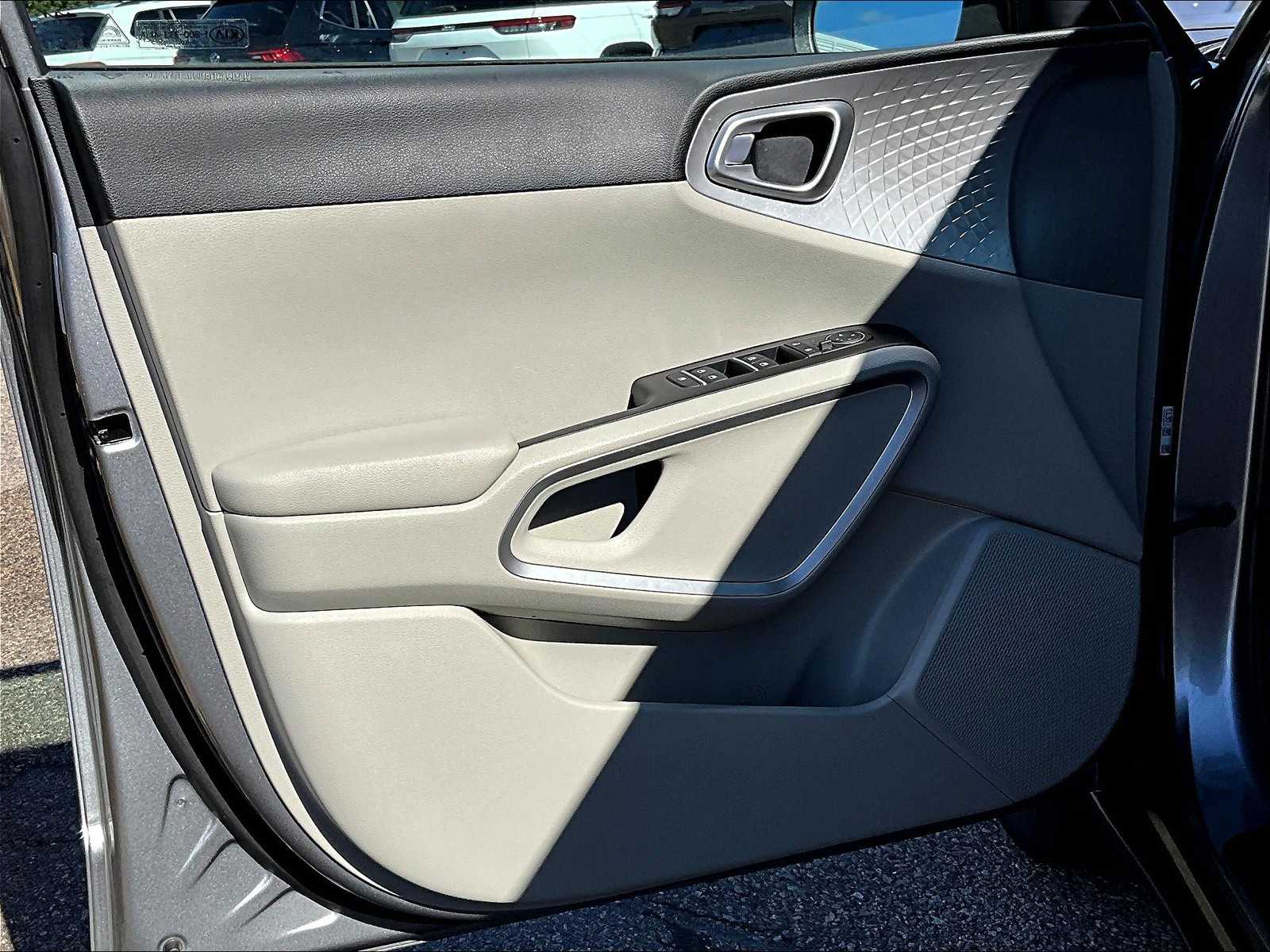 2023 Kia Soul LX - Photo 9