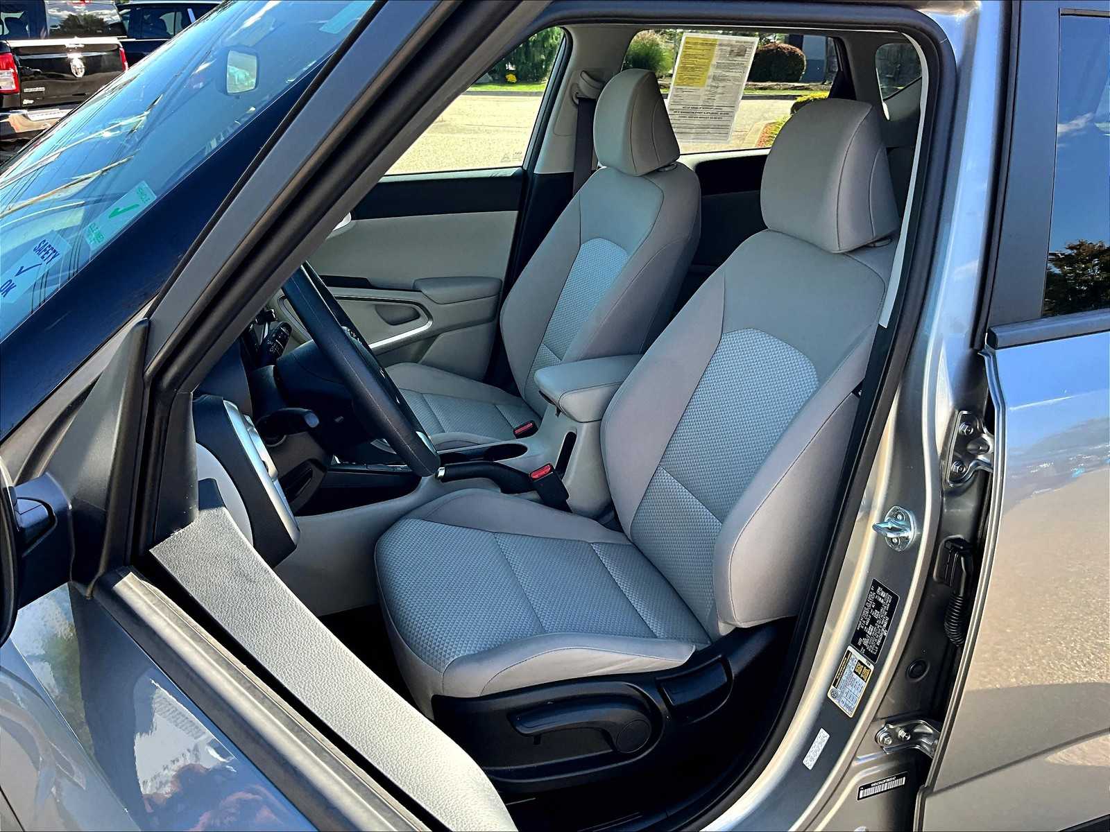 2023 Kia Soul LX - Photo 10
