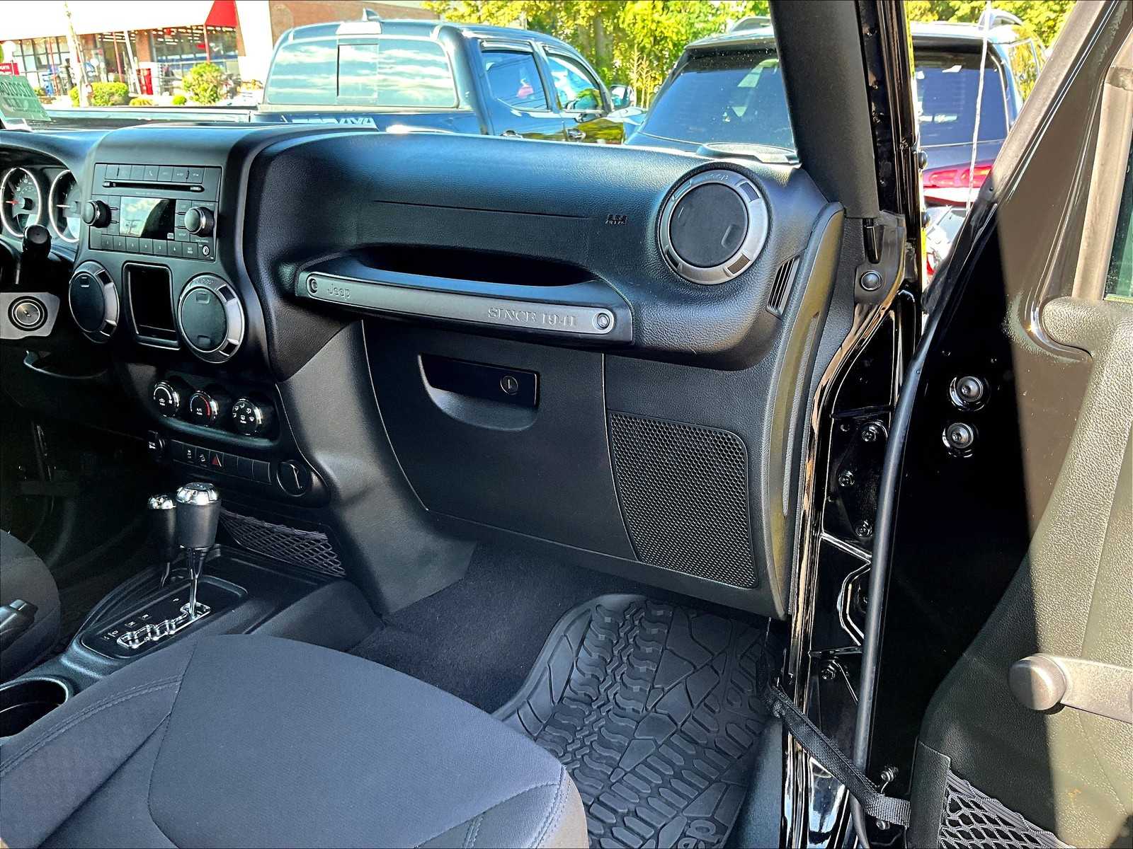 2017 Jeep Wrangler Unlimited Sport - Photo 13
