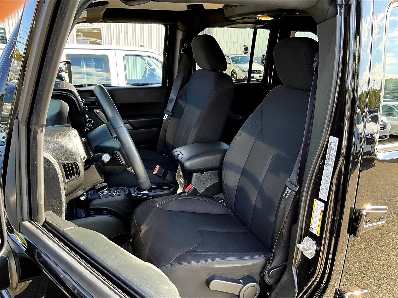 2017 Jeep Wrangler Unlimited Sport - Photo 10