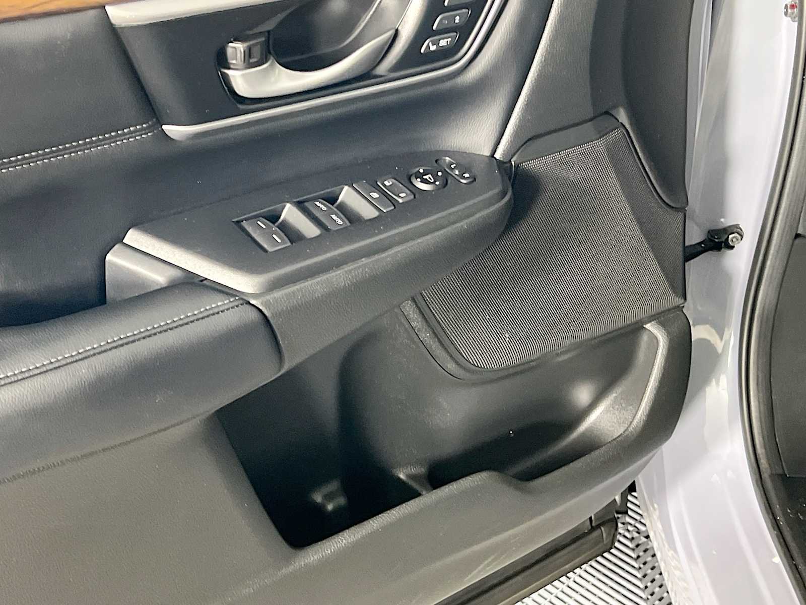 2021 Honda CR-V Touring - Photo 18