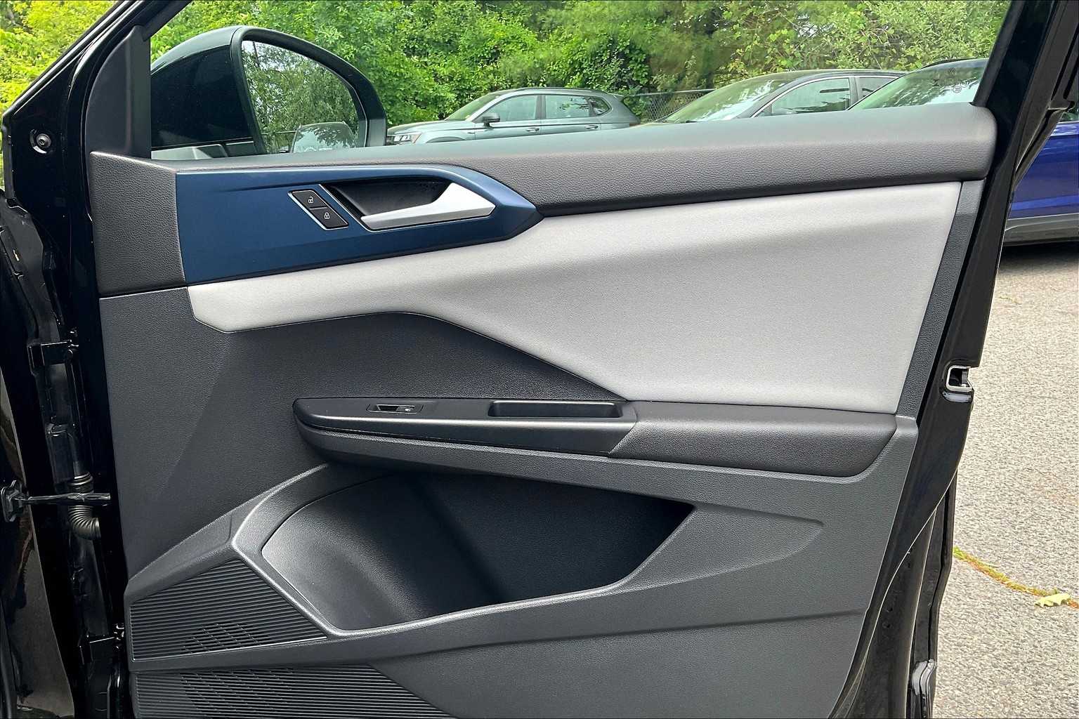 2023 Volkswagen Taos SE - Photo 12
