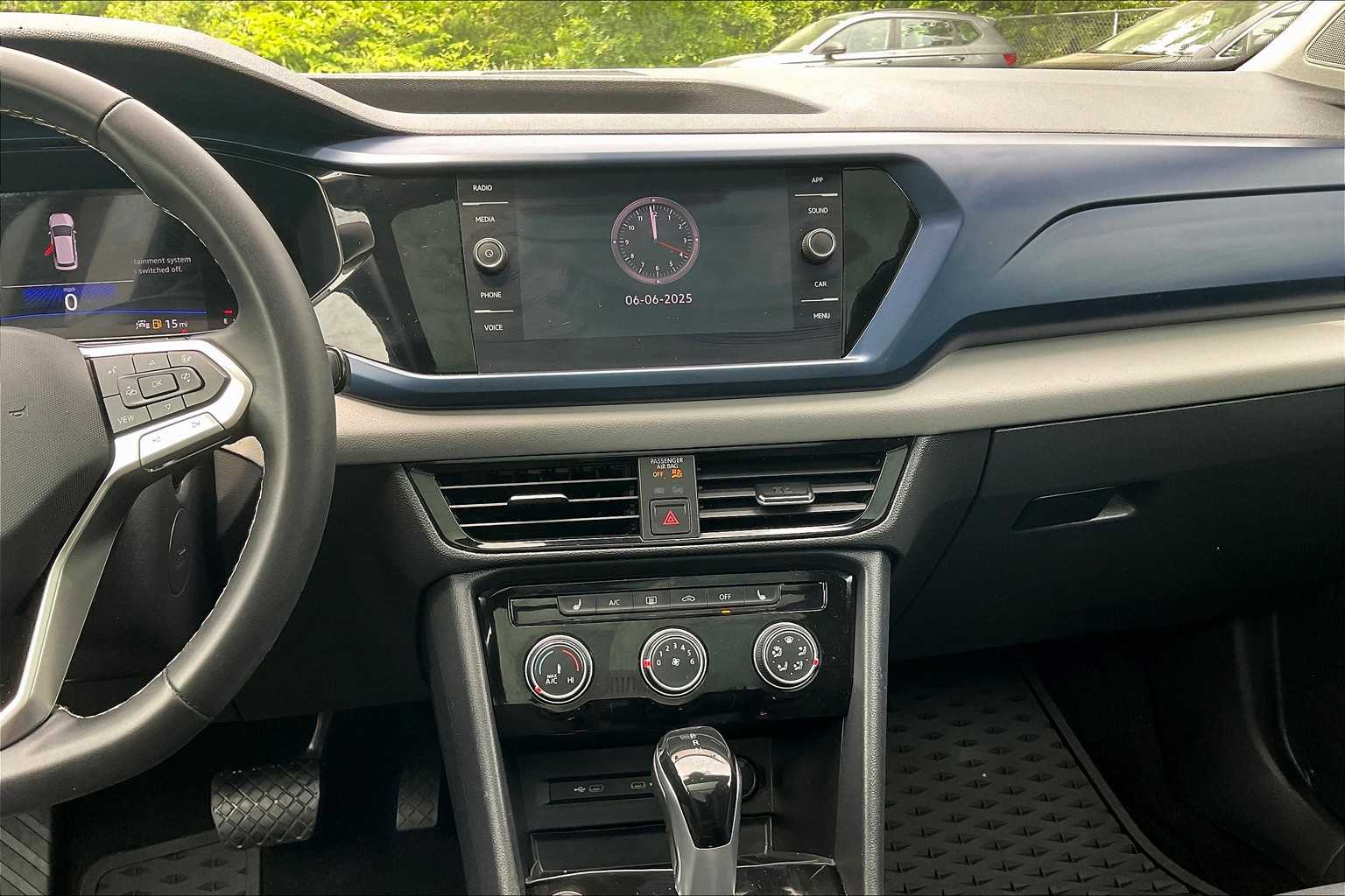 2023 Volkswagen Taos SE - Photo 18