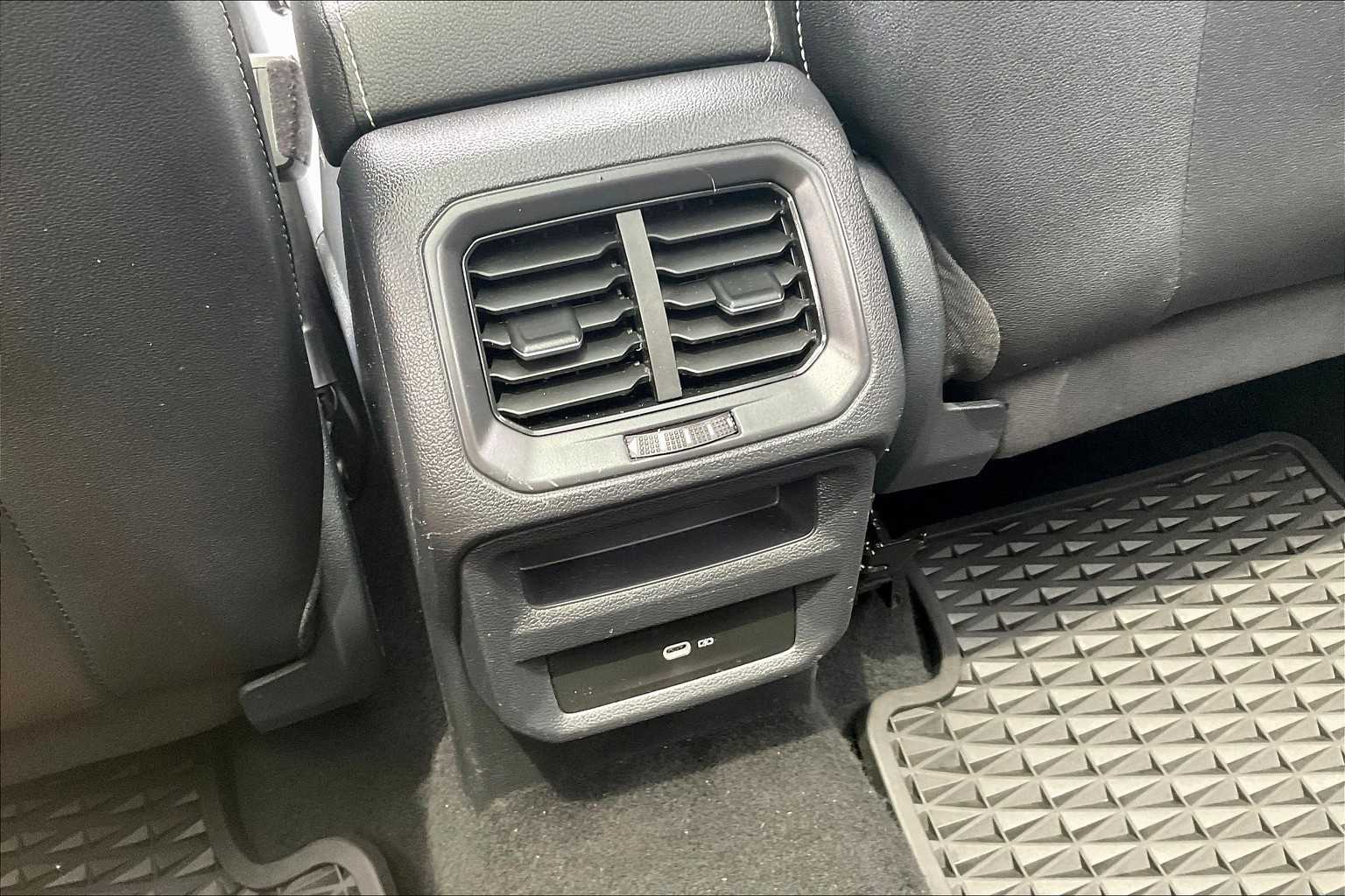 2023 Volkswagen Taos SE - Photo 27