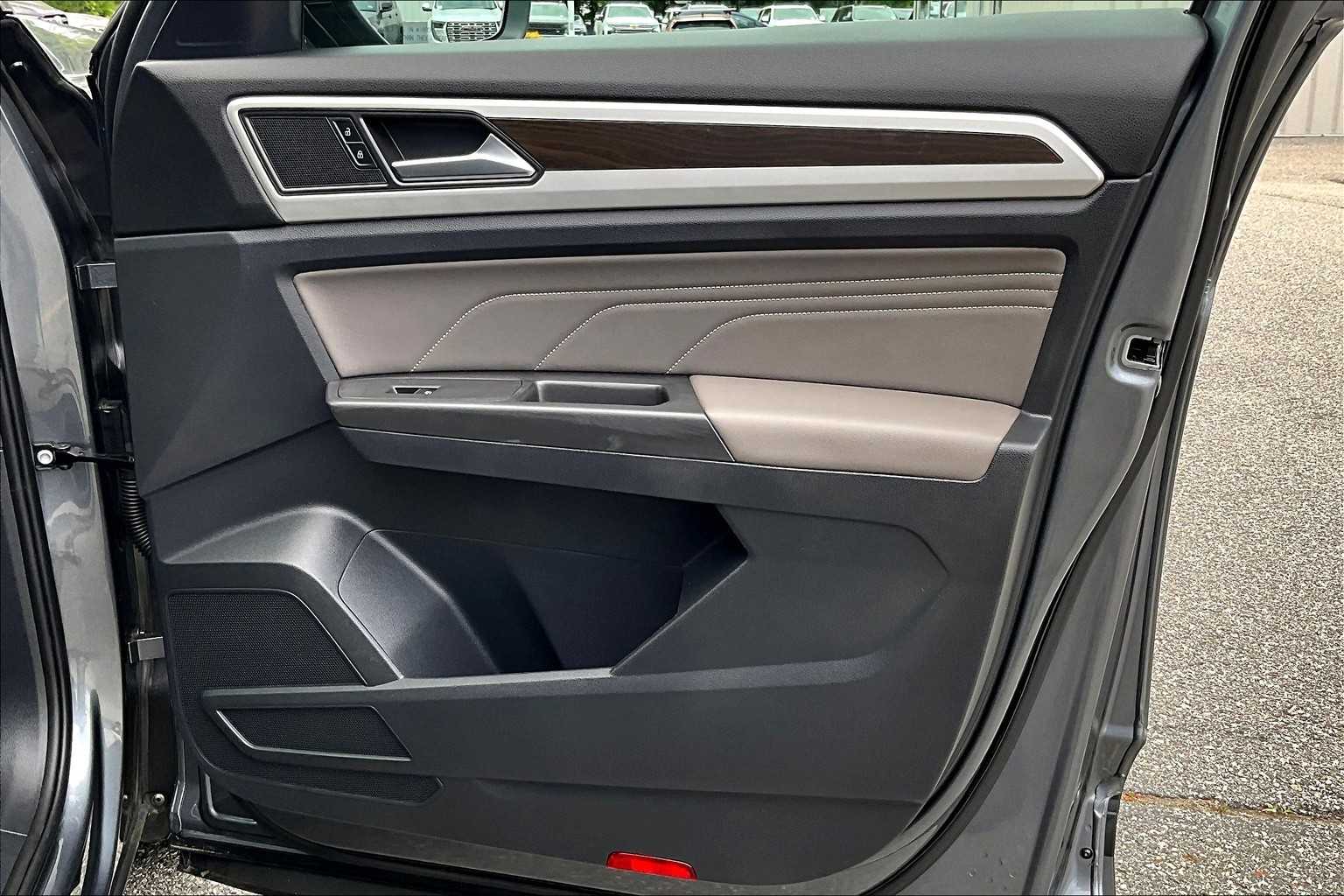 2022 Volkswagen Atlas 3.6L V6 SE w/Technology - Photo 12