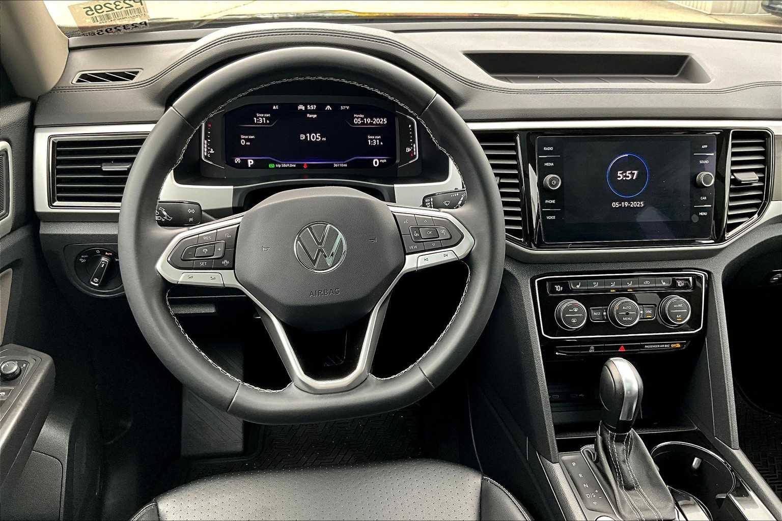 2022 Volkswagen Atlas 3.6L V6 SE w/Technology - Photo 18