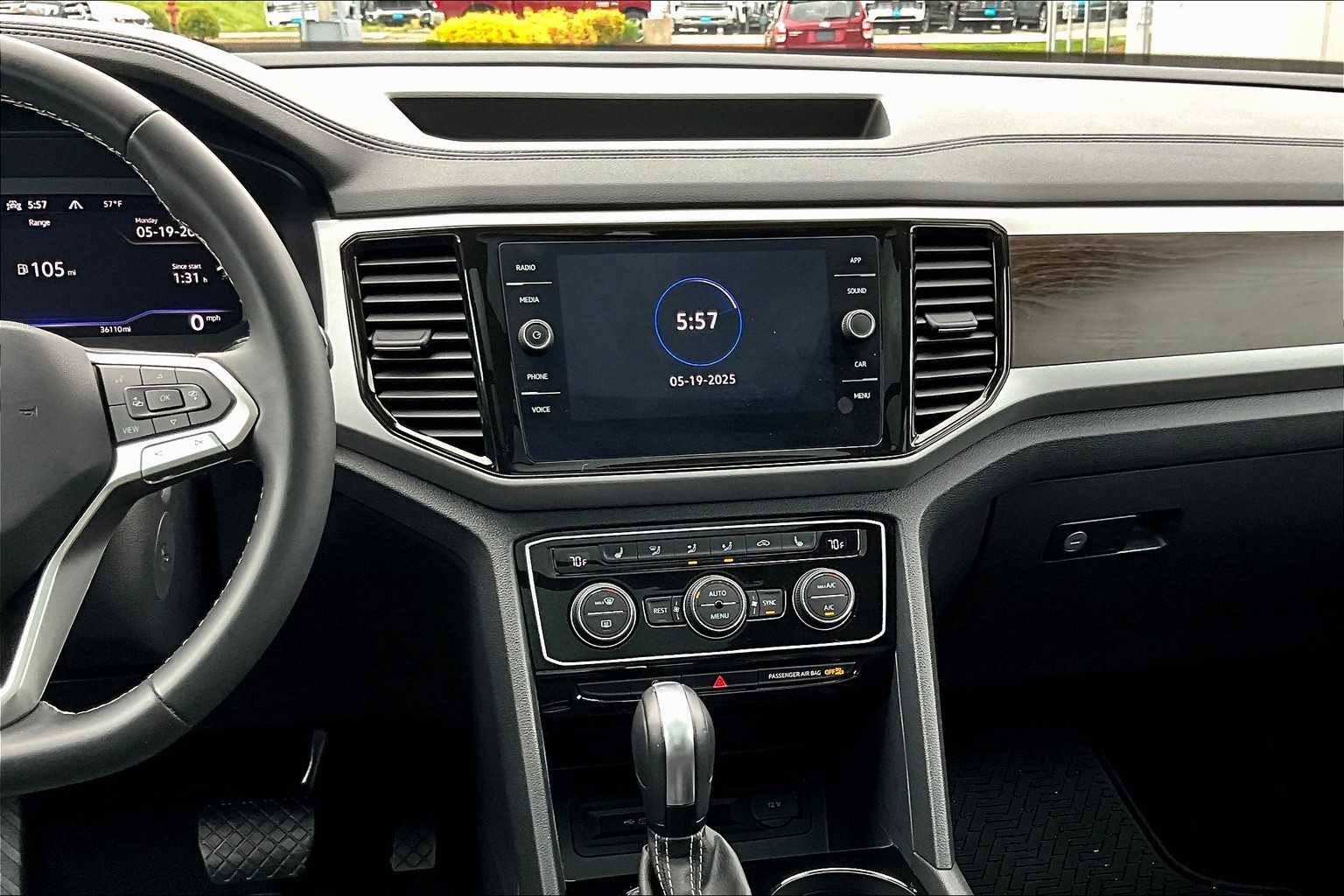 2022 Volkswagen Atlas 3.6L V6 SE w/Technology - Photo 19