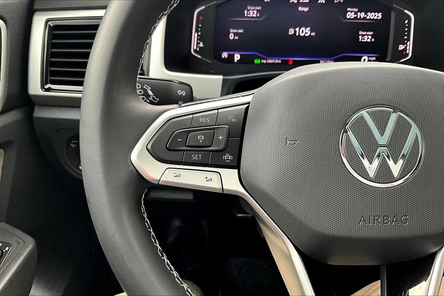 2022 Volkswagen Atlas 3.6L V6 SE w/Technology - Photo 24