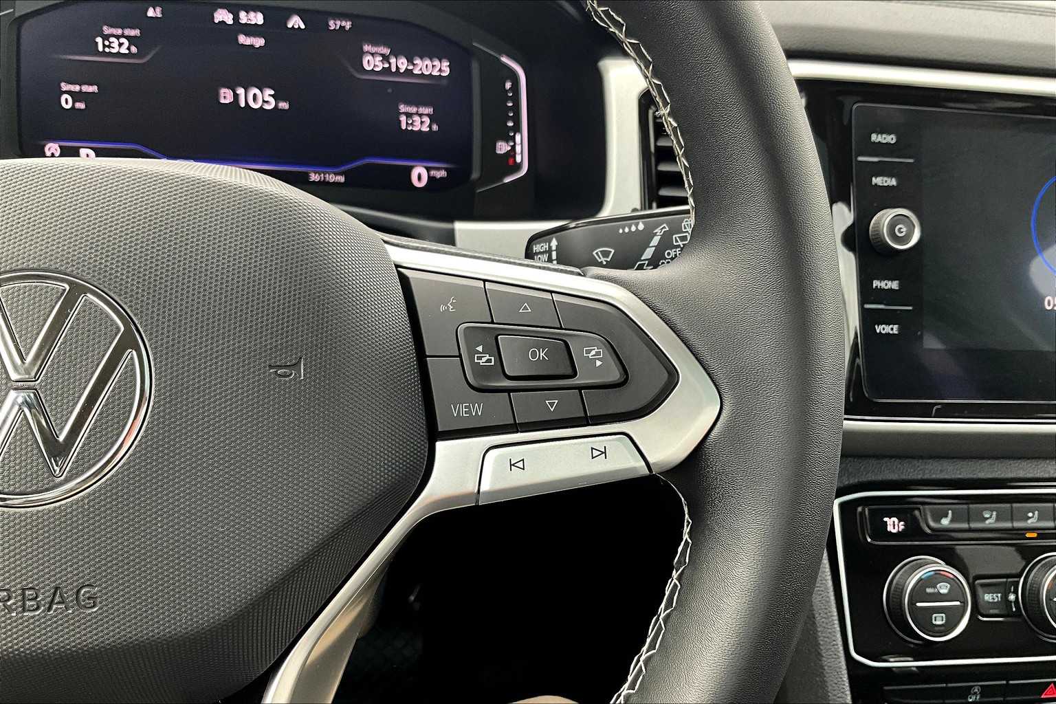 2022 Volkswagen Atlas 3.6L V6 SE w/Technology - Photo 25