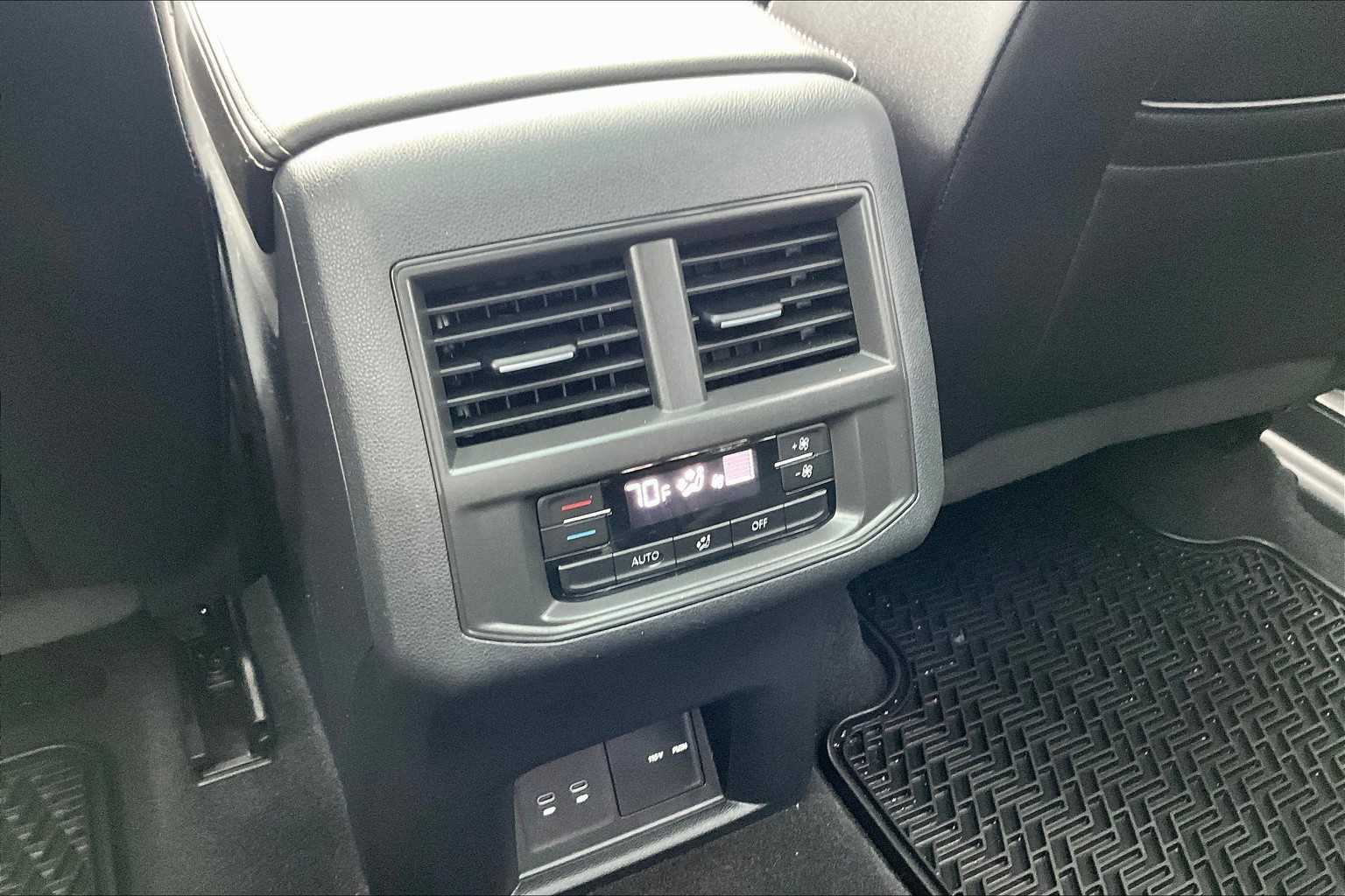 2022 Volkswagen Atlas 3.6L V6 SE w/Technology - Photo 29