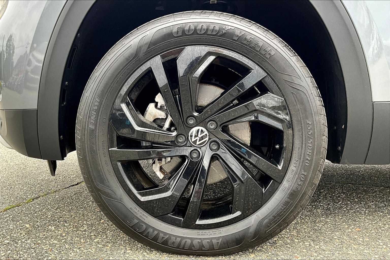 2022 Volkswagen Atlas 3.6L V6 SE w/Technology - Photo 7