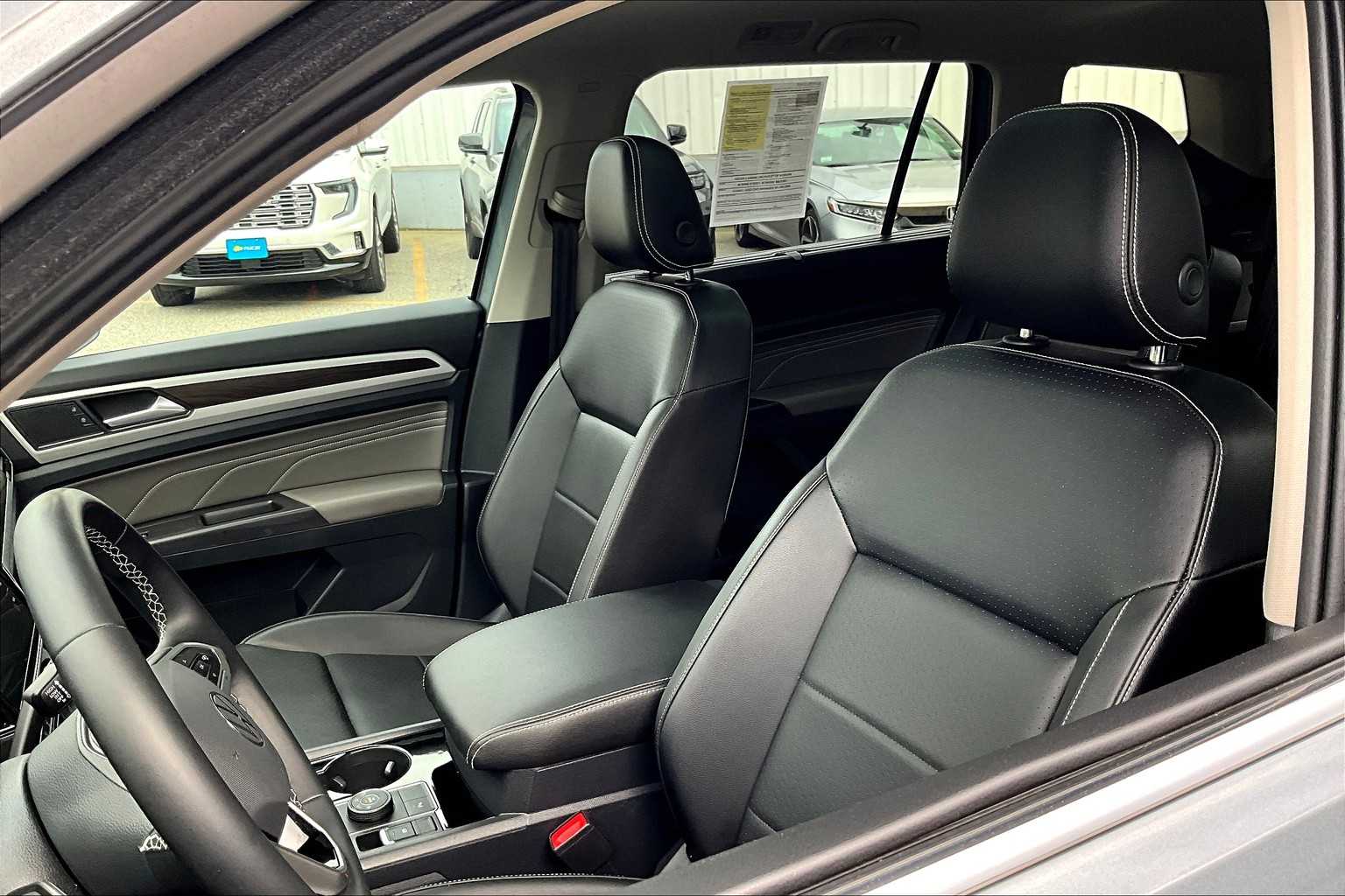 2022 Volkswagen Atlas 3.6L V6 SE w/Technology - Photo 10