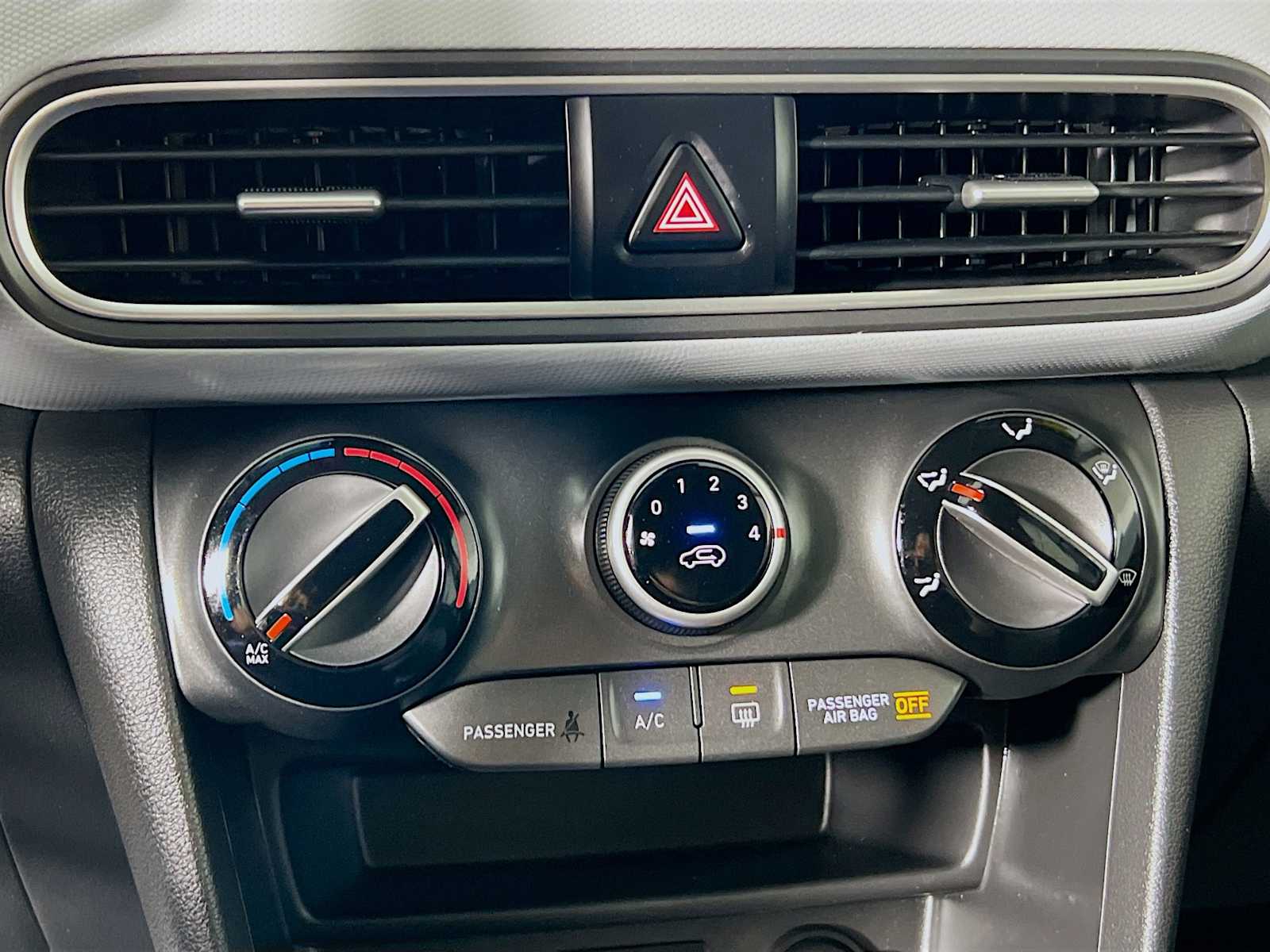 2020 Hyundai Kona SEL - Photo 15