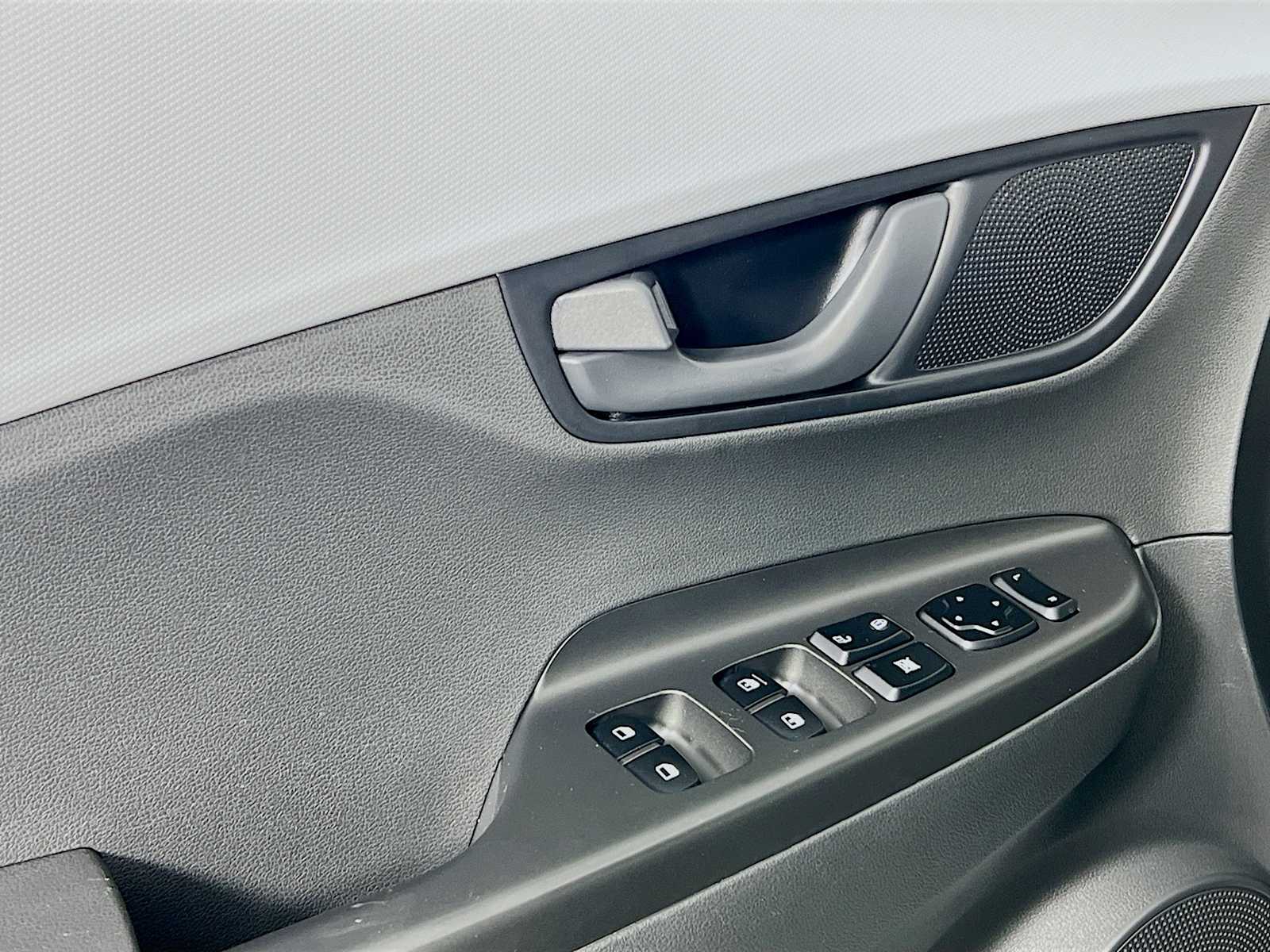 2020 Hyundai Kona SEL - Photo 17