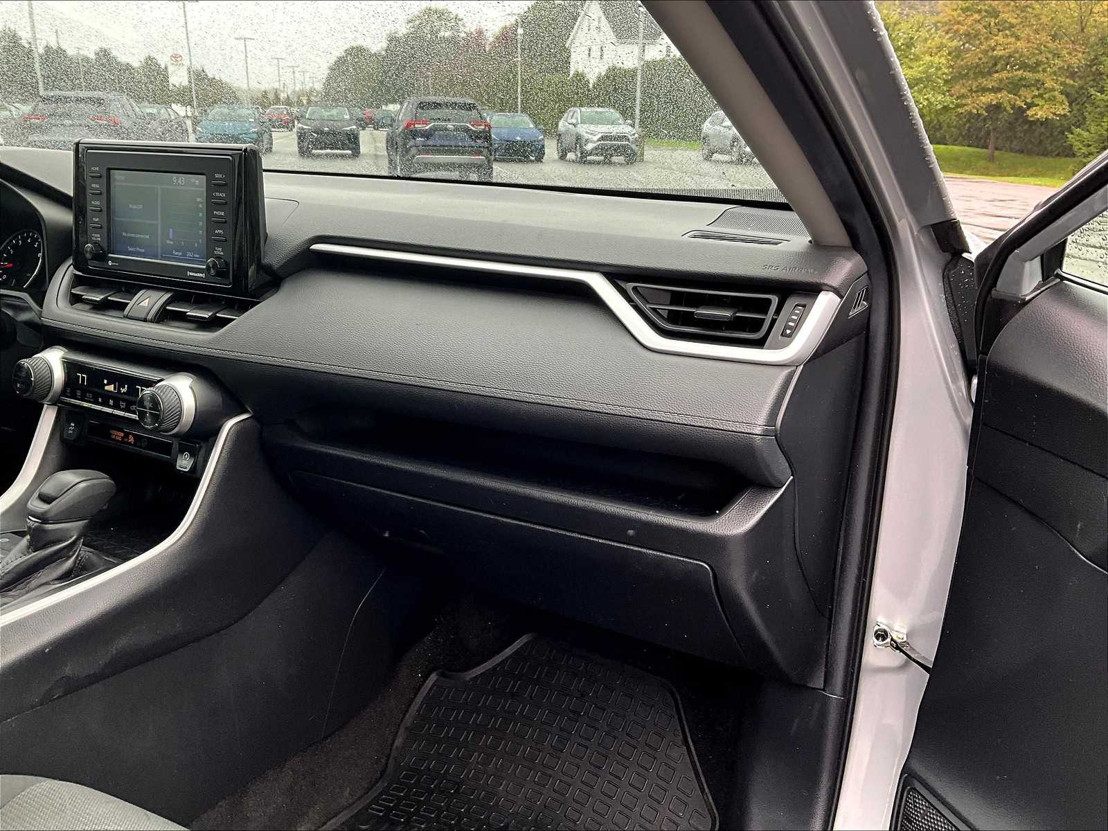 2021 Toyota RAV4 XLE - Photo 13