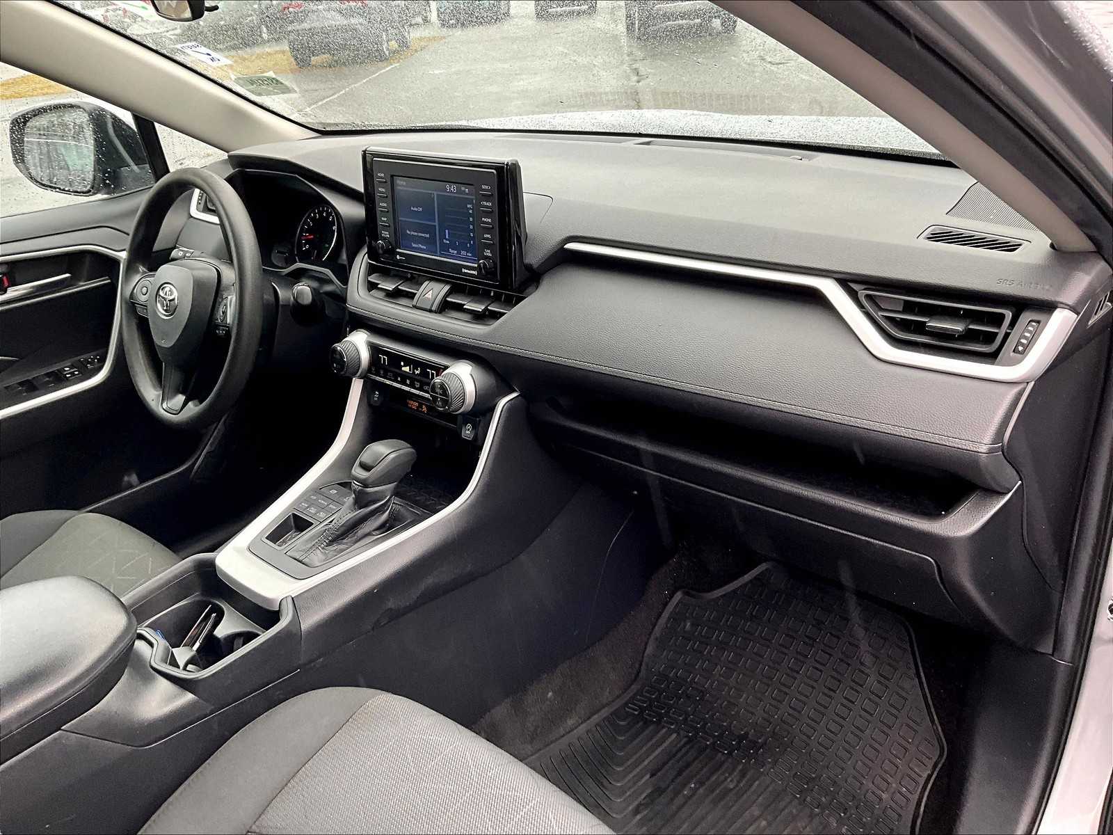 2021 Toyota RAV4 XLE - Photo 14
