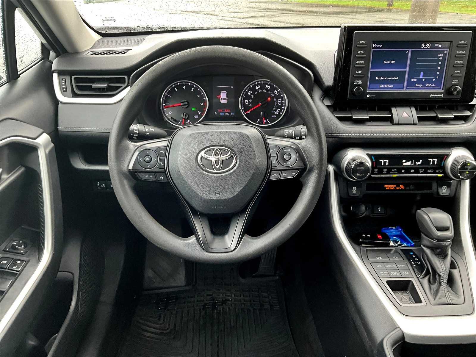 2021 Toyota RAV4 XLE - Photo 17