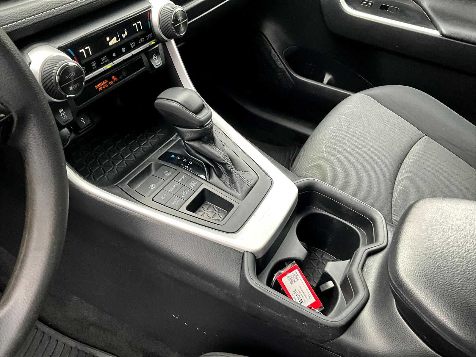 2021 Toyota RAV4 XLE - Photo 20