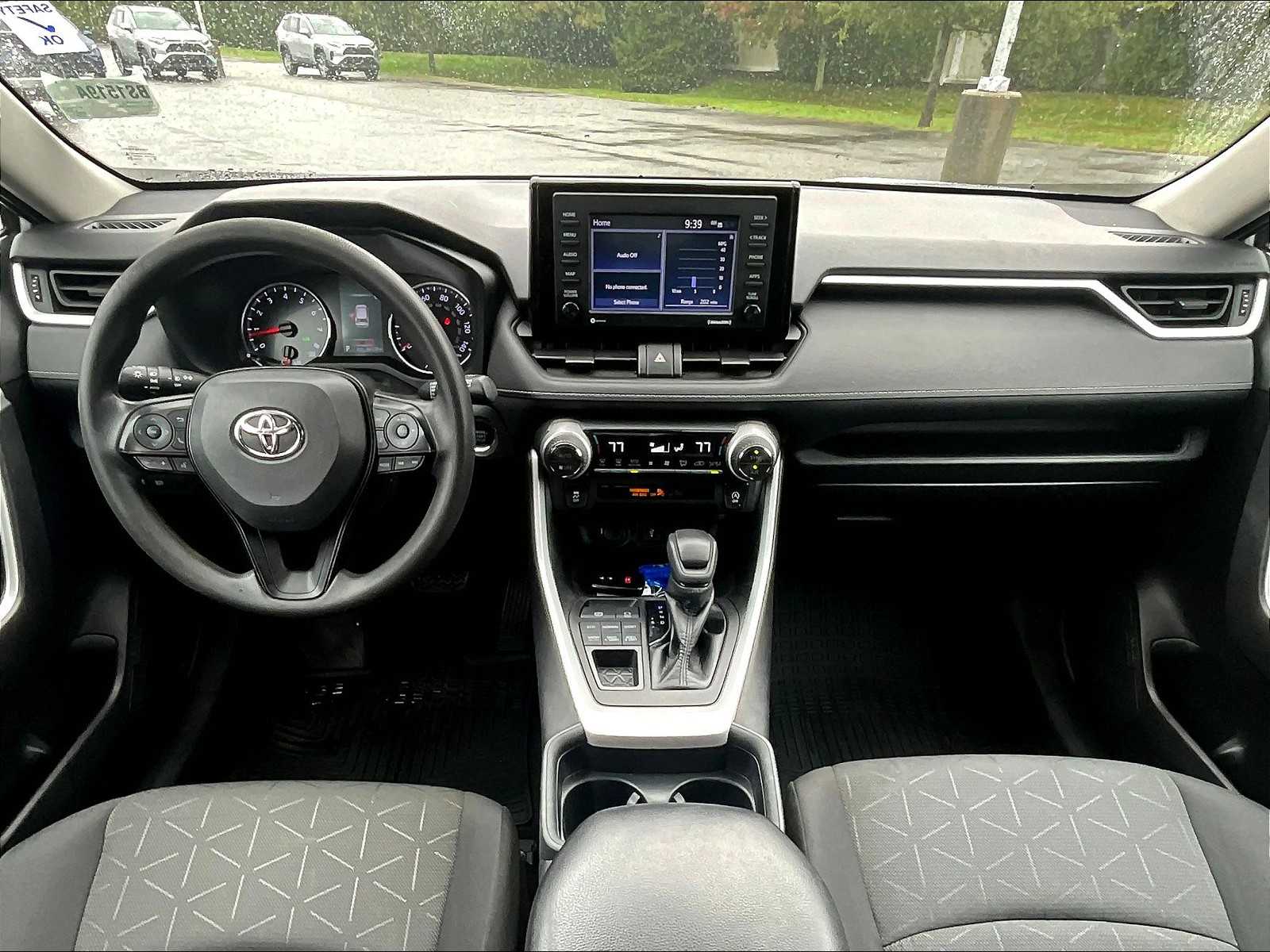 2021 Toyota RAV4 XLE - Photo 21
