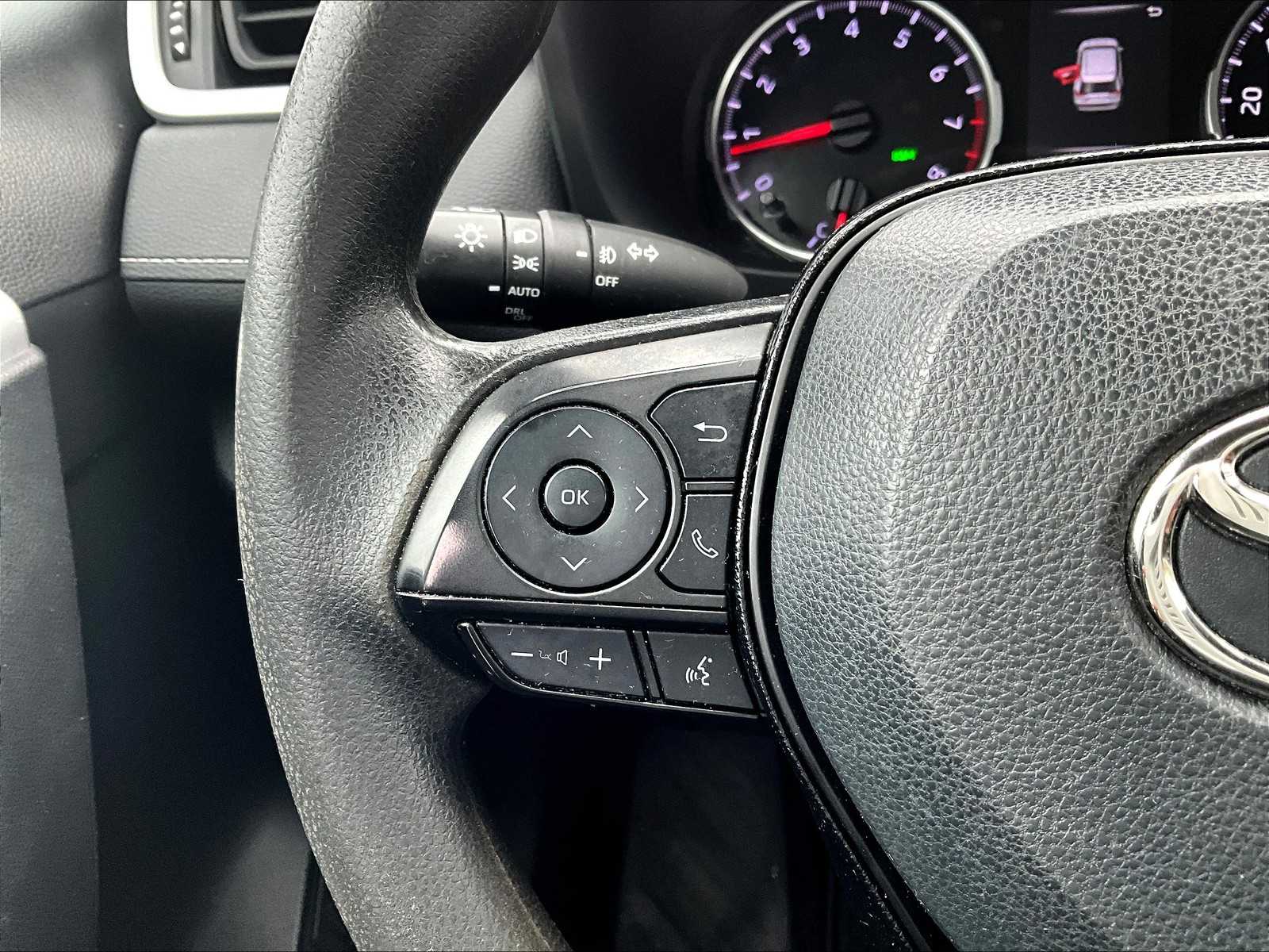 2021 Toyota RAV4 XLE - Photo 23