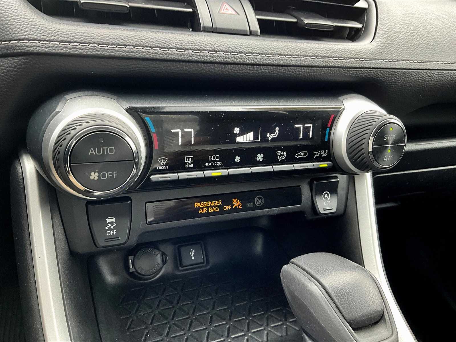 2021 Toyota RAV4 XLE - Photo 26