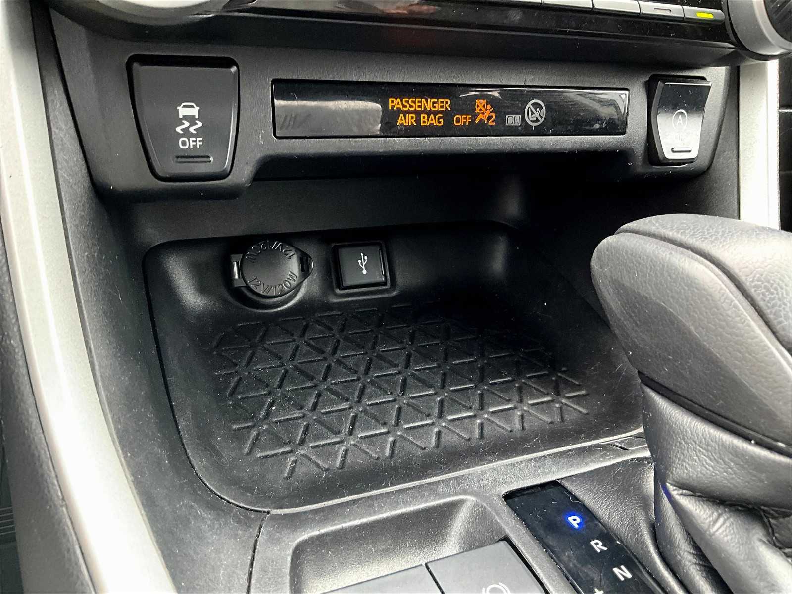 2021 Toyota RAV4 XLE - Photo 27