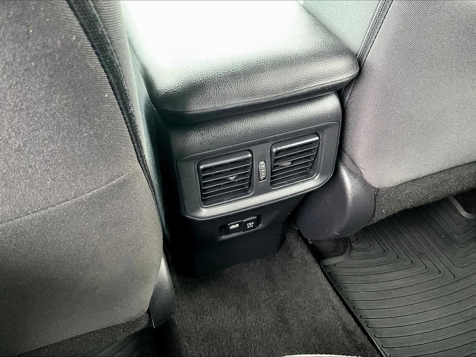 2021 Toyota RAV4 XLE - Photo 28