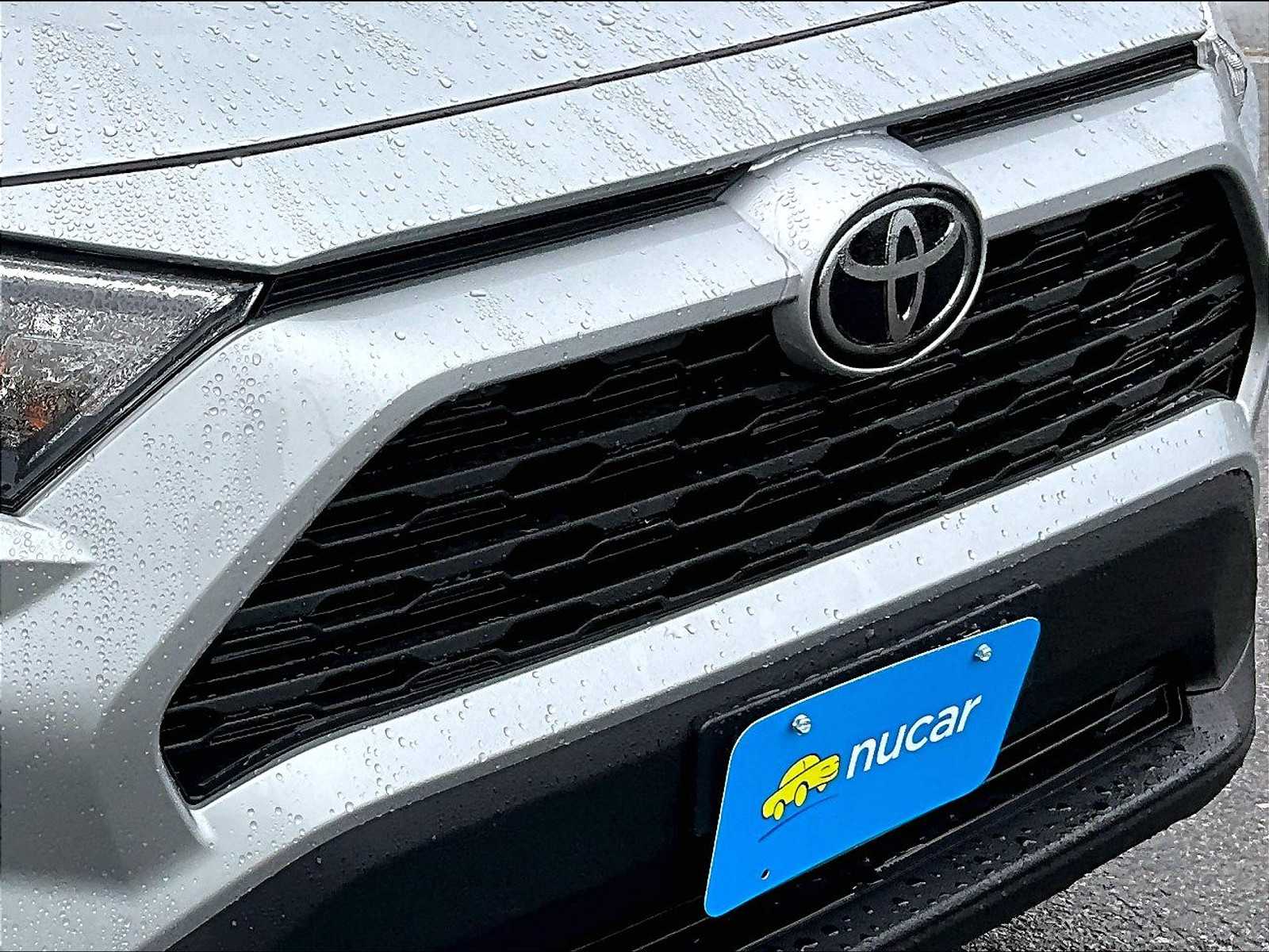 2021 Toyota RAV4 XLE - Photo 32