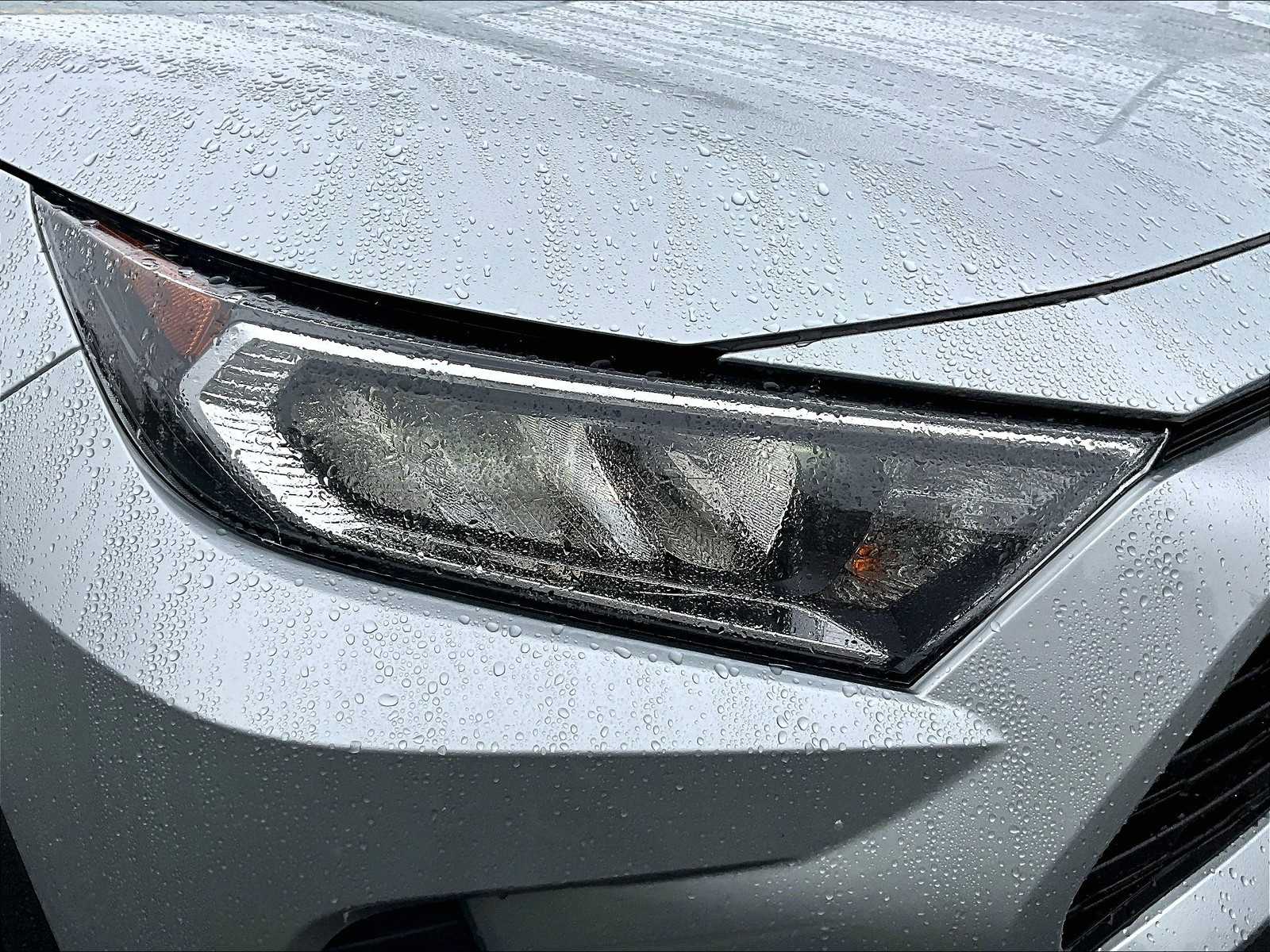 2021 Toyota RAV4 XLE - Photo 33