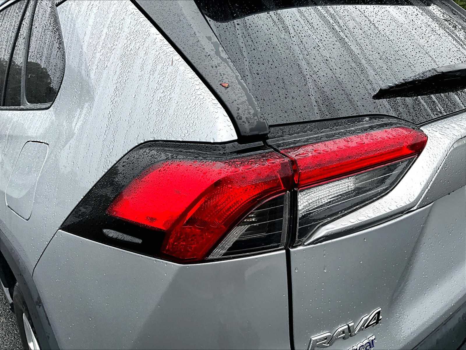 2021 Toyota RAV4 XLE - Photo 34
