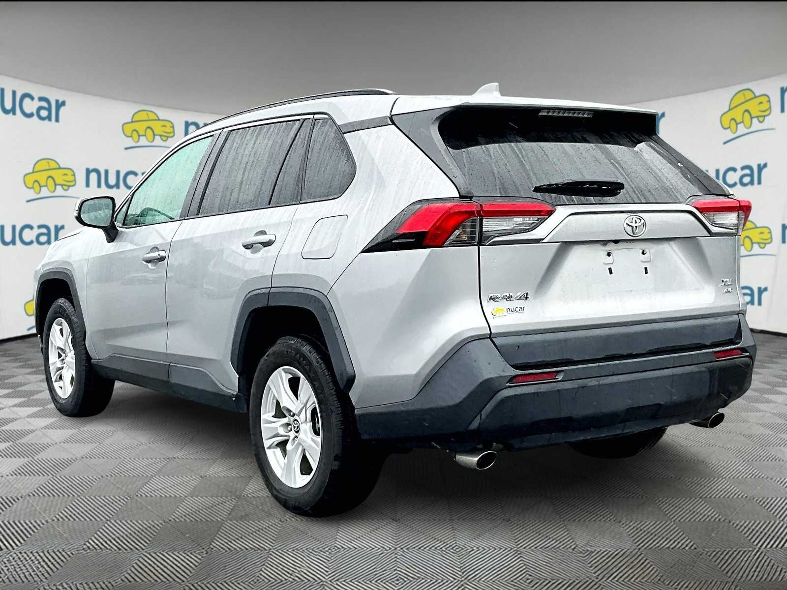 2021 Toyota RAV4 XLE - Photo 4