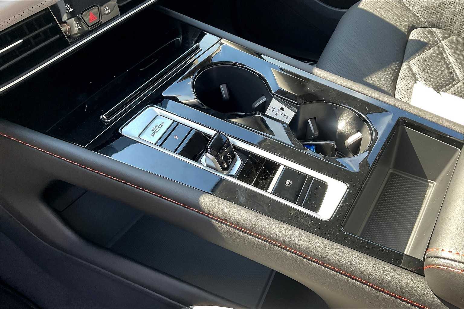 2025 Volkswagen Atlas 2.0T Peak Edition - Photo 14