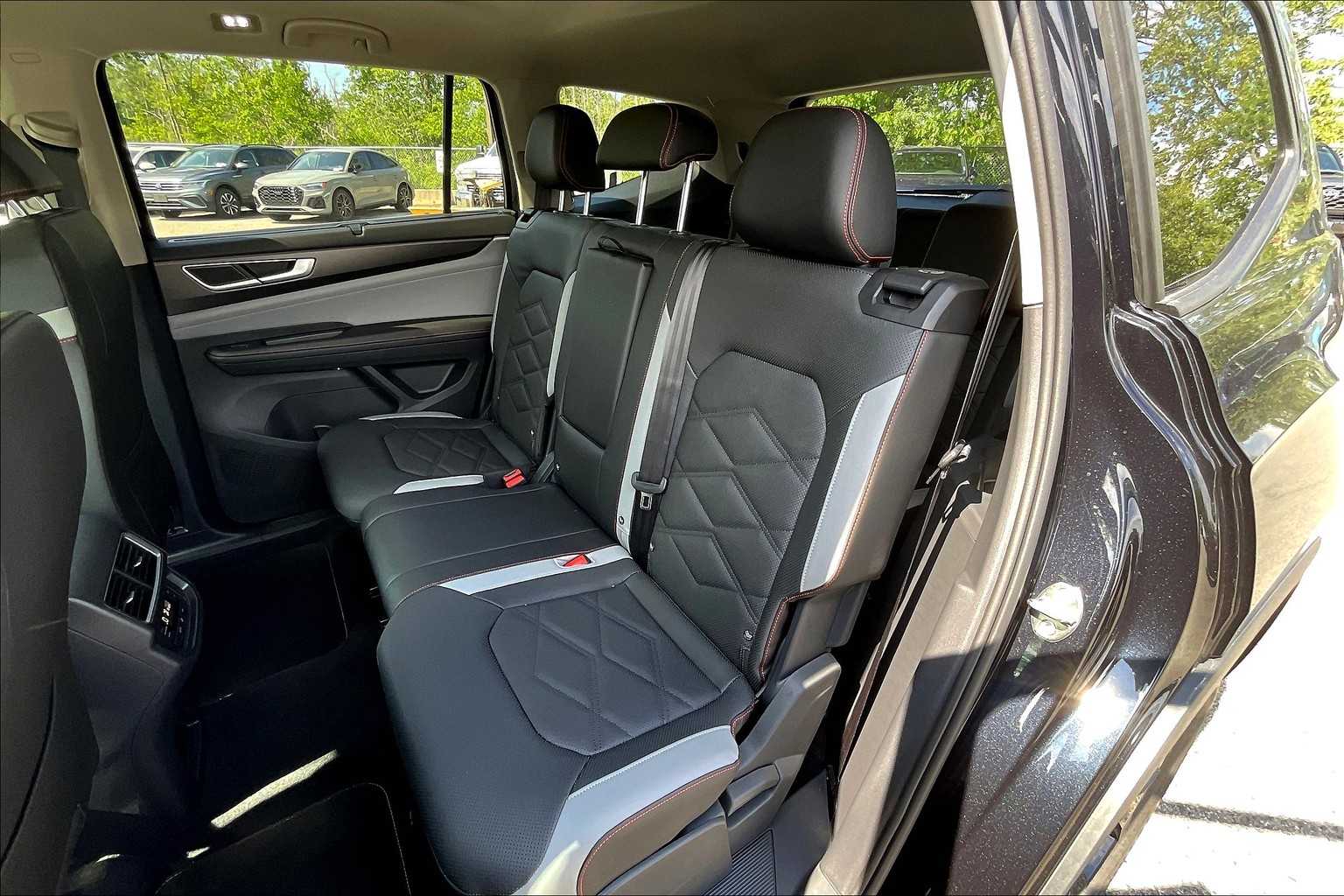 2025 Volkswagen Atlas 2.0T Peak Edition - Photo 15