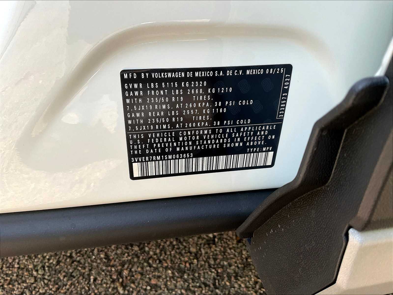 2025 Volkswagen Tiguan SE - Photo 18