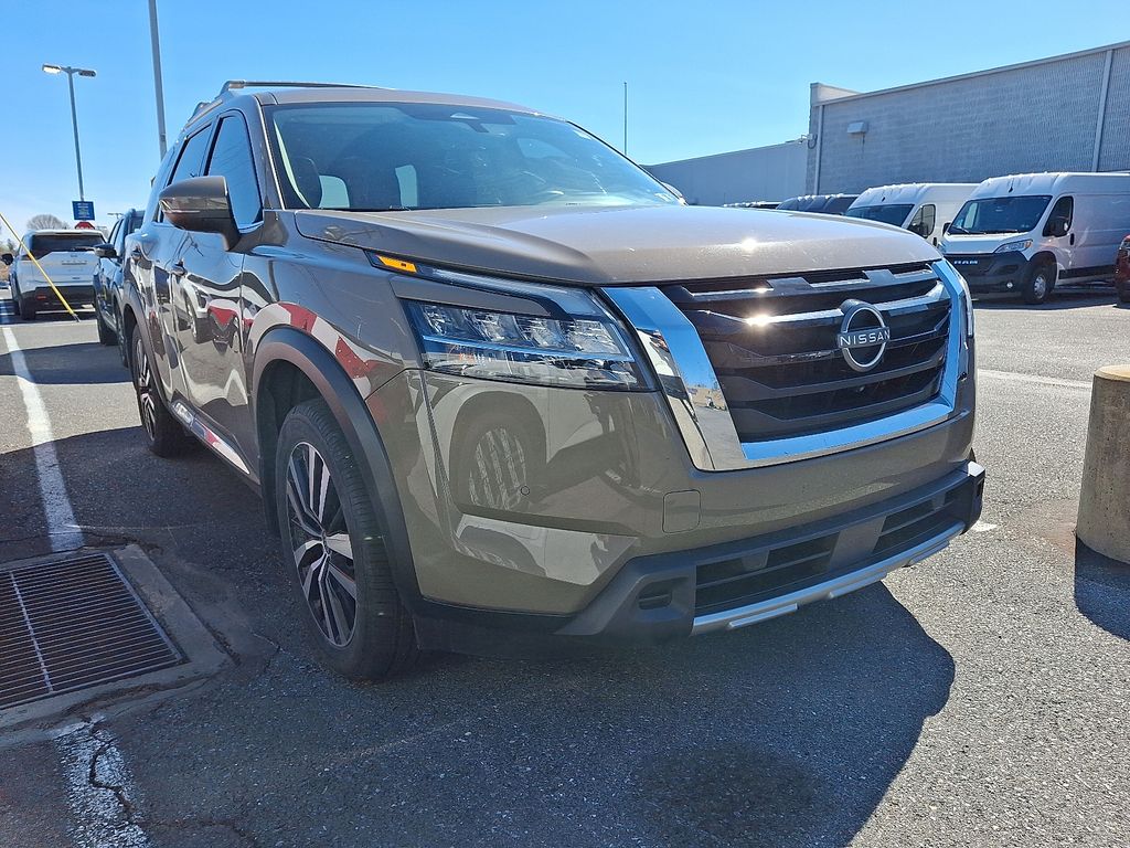 2023 Nissan Pathfinder Platinum