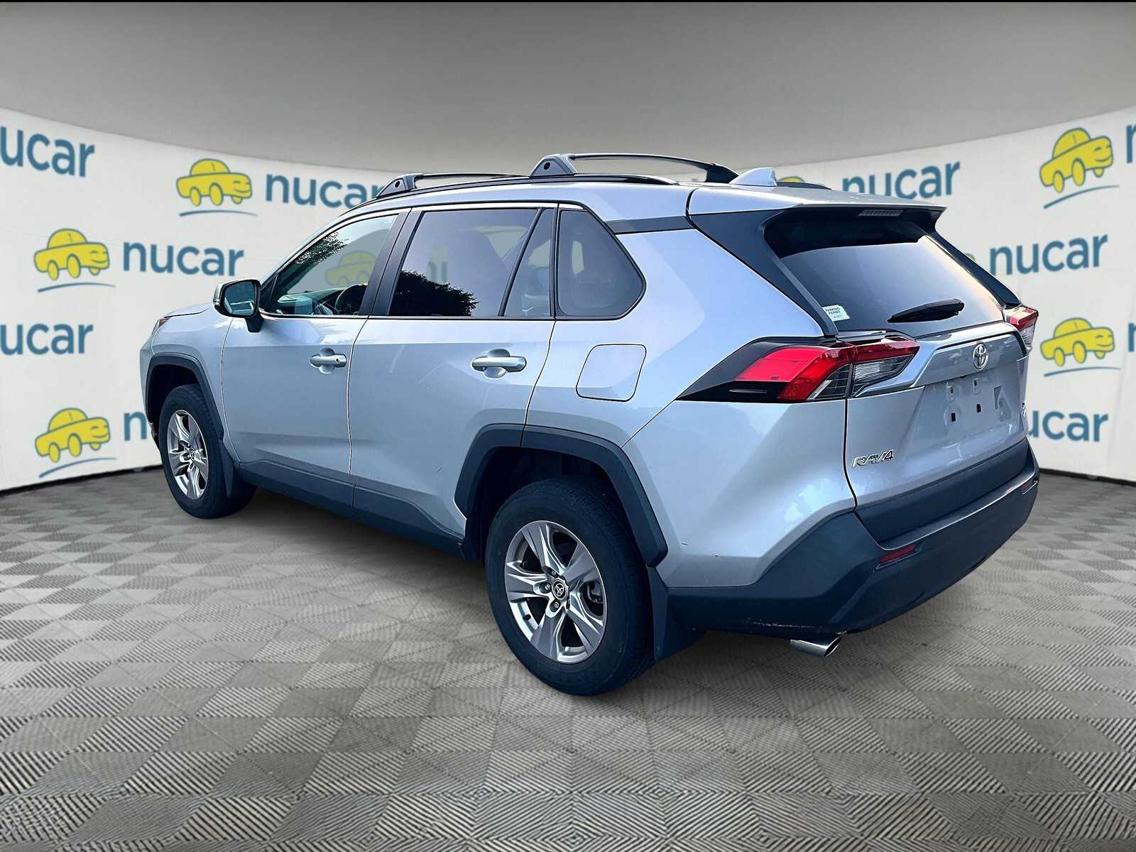 2022 Toyota RAV4 XLE - Photo 3