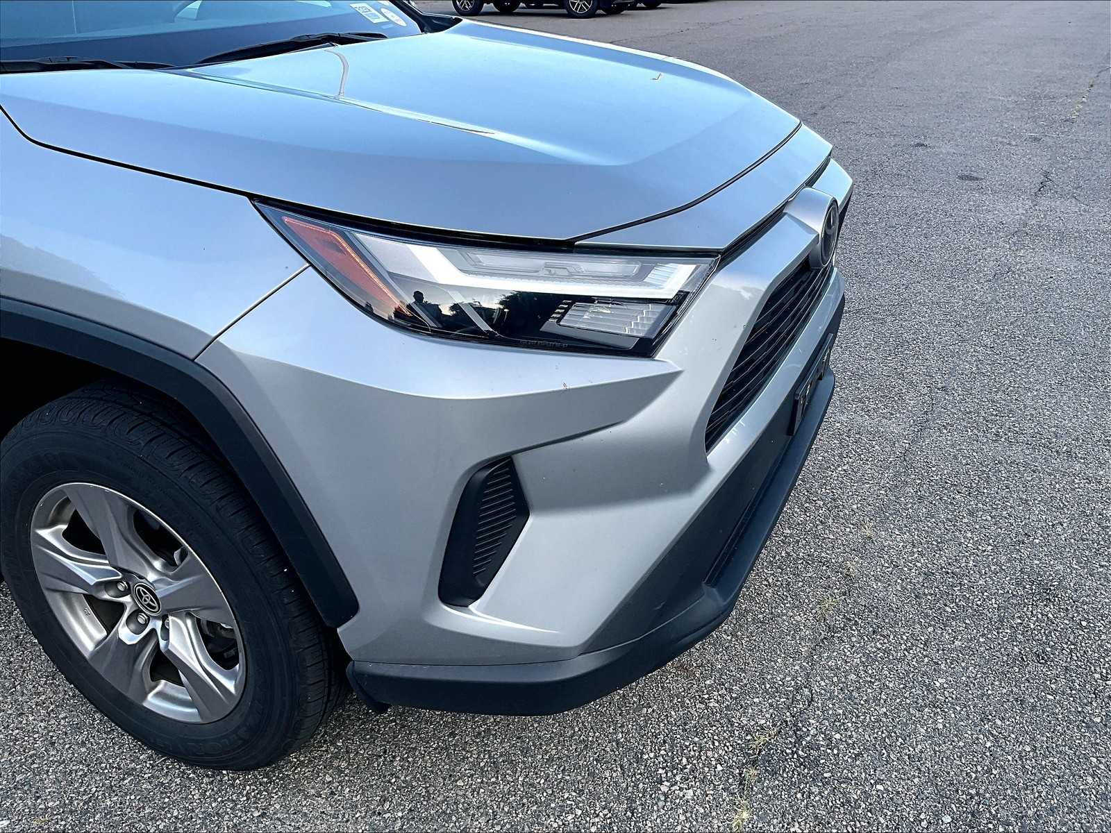 2022 Toyota RAV4 XLE - Photo 5