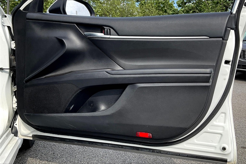 2022 Toyota Camry SE - Photo 11