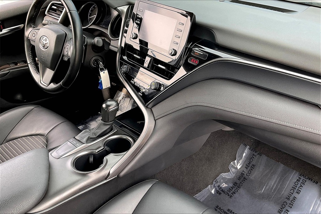 2022 Toyota Camry SE - Photo 13