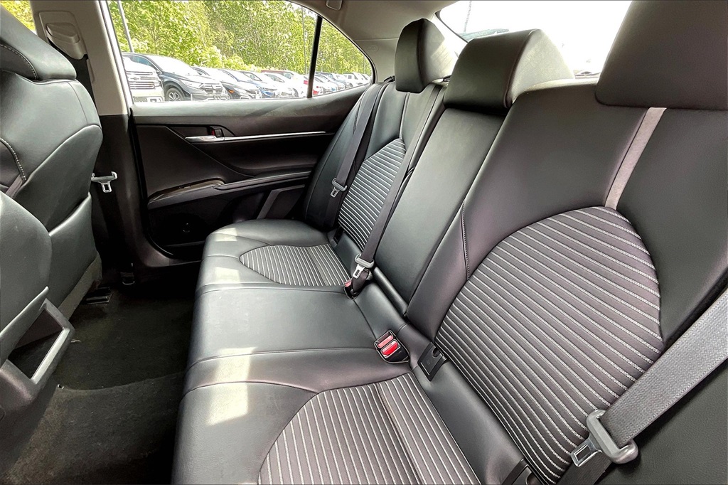 2022 Toyota Camry SE - Photo 14