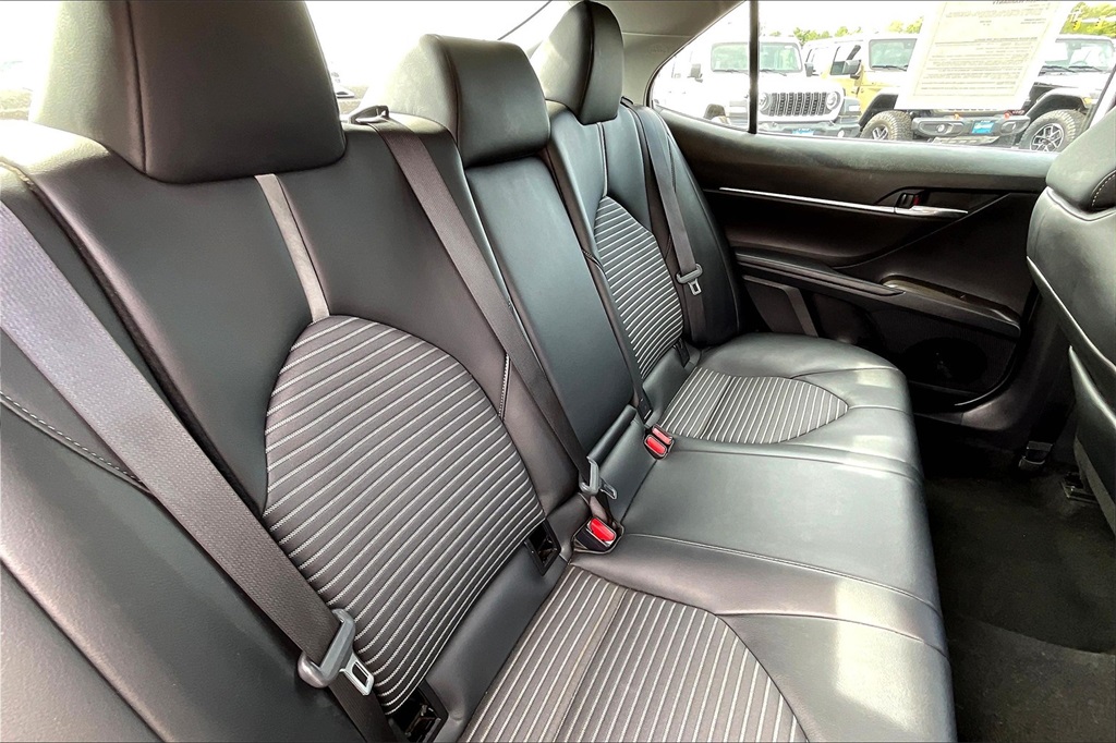 2022 Toyota Camry SE - Photo 15