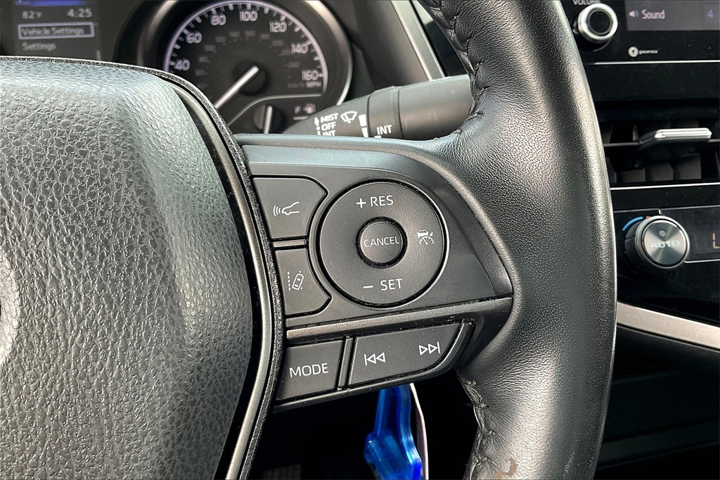 2022 Toyota Camry SE - Photo 22
