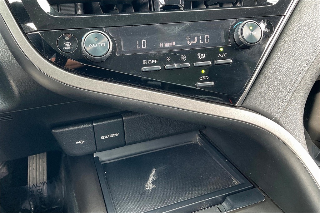 2022 Toyota Camry SE - Photo 24