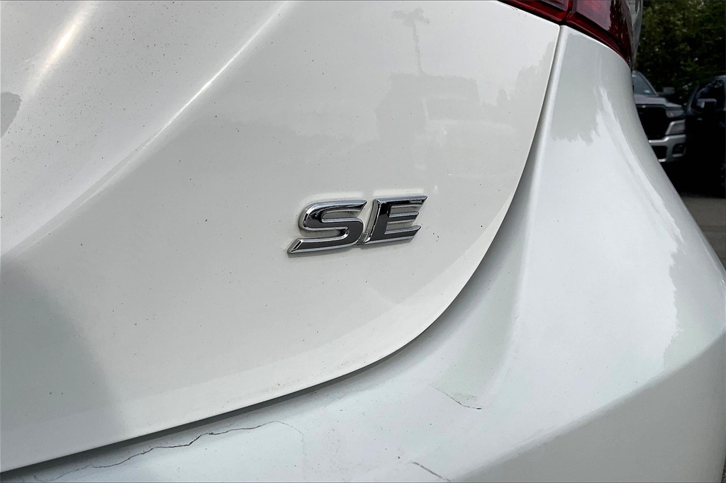 2022 Toyota Camry SE - Photo 25